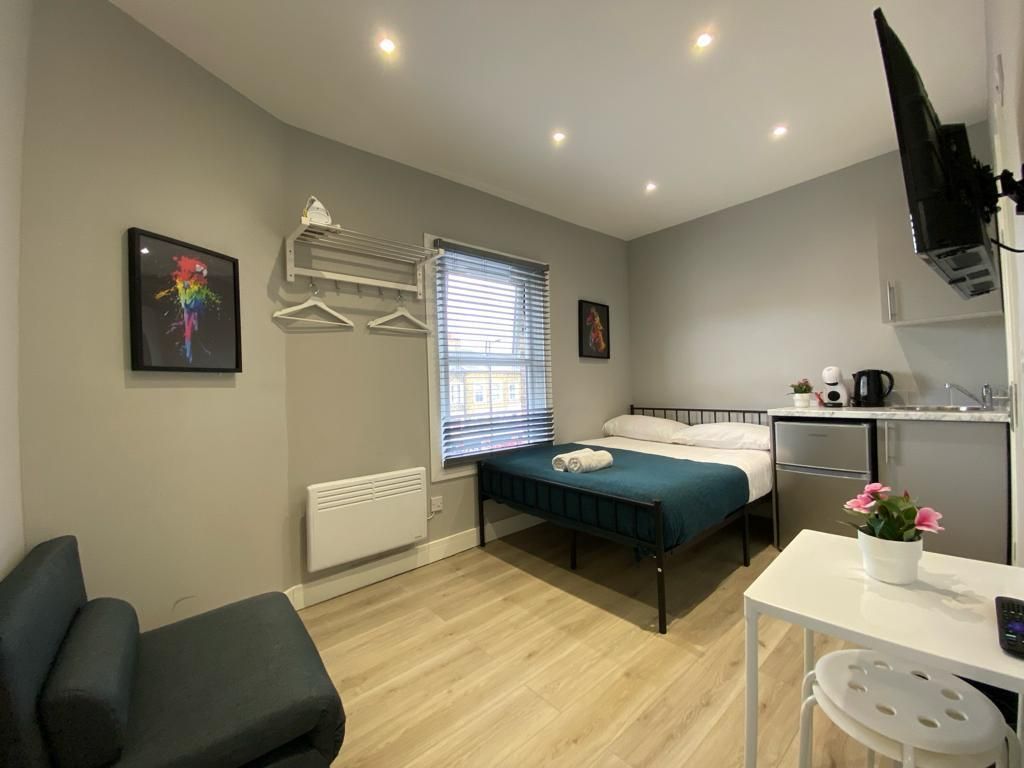 Studio-Private Bathroom-3