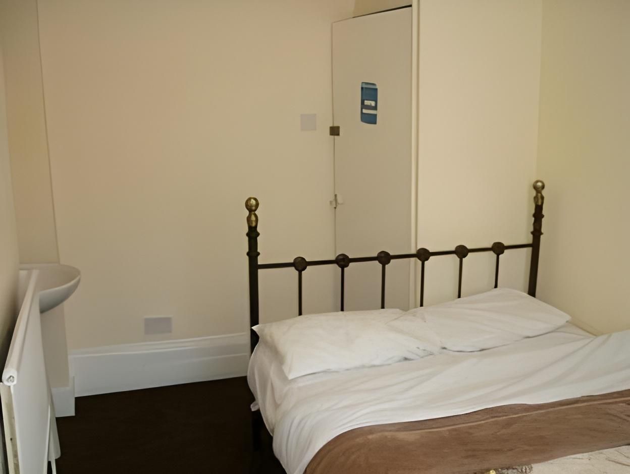 Twin Room with Shared Bathroom