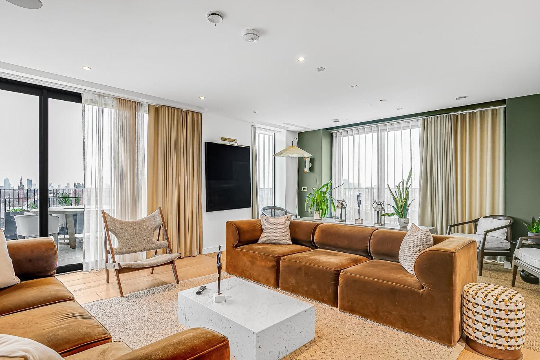 shared lounge/tv area