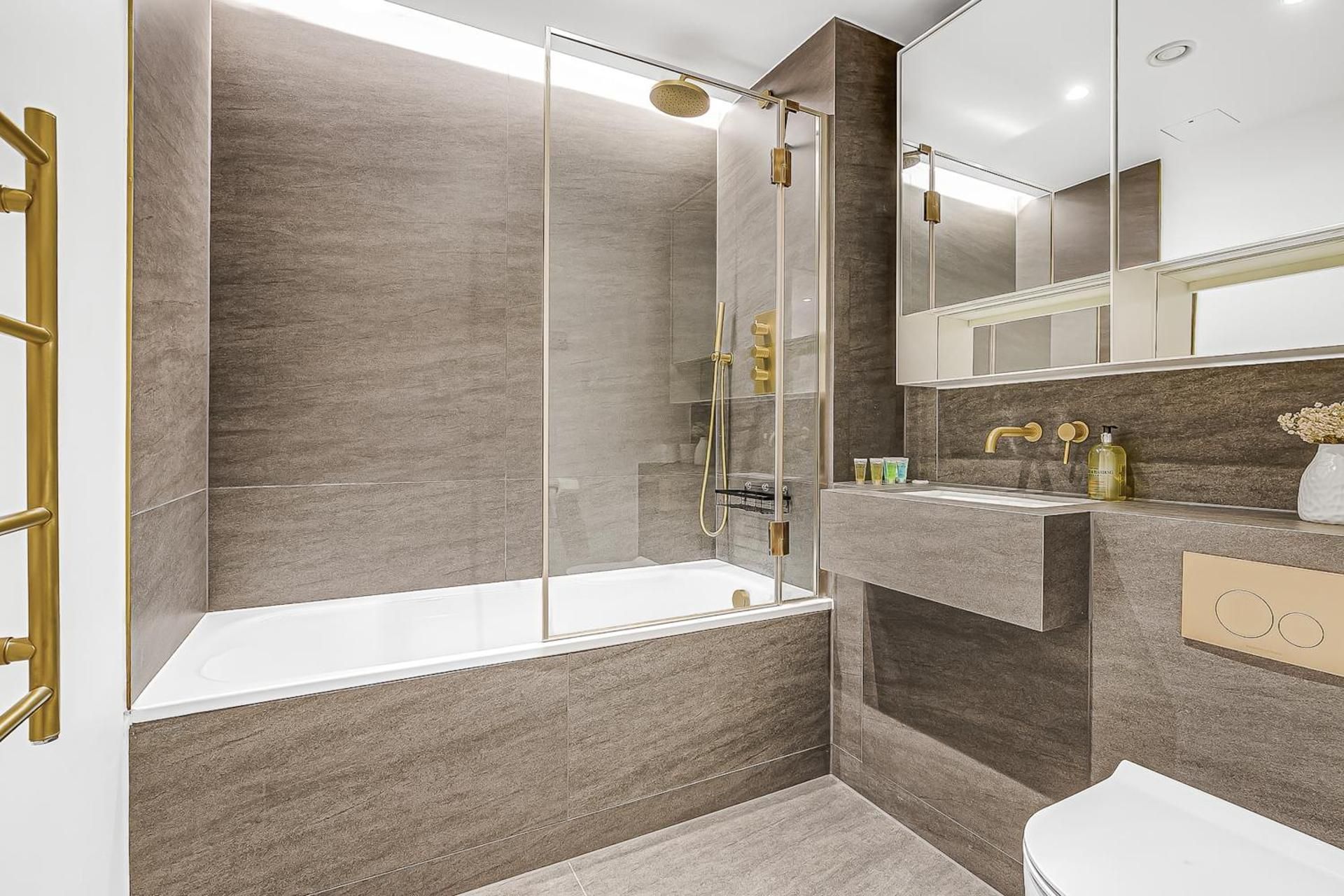 Spacious Apartment in King’s Cross One-Bedroom Apartment