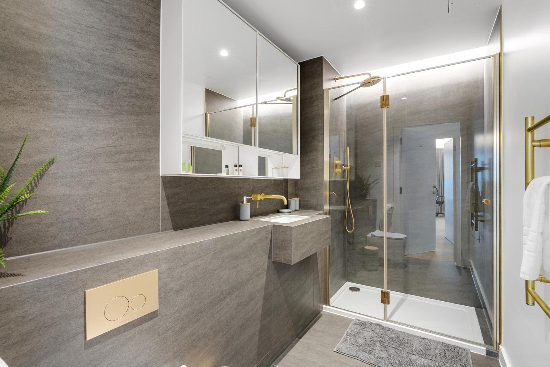 Spacious Apartment in King’s Cross Three-Bedroom Apartment