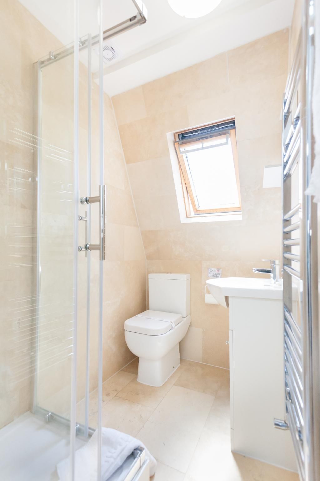 Apartment-Private Bathroom-7