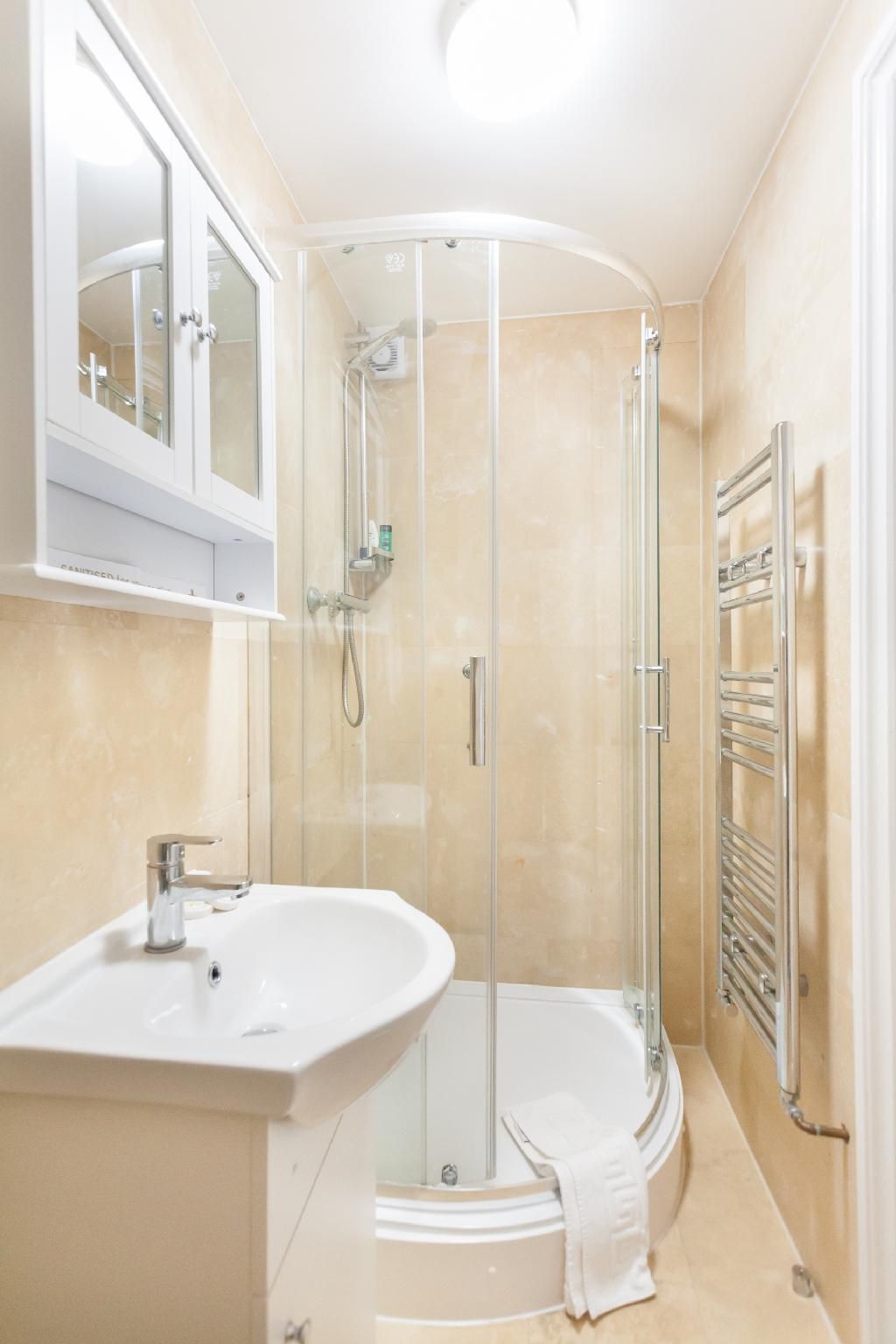 Apartment-Private Bathroom-4