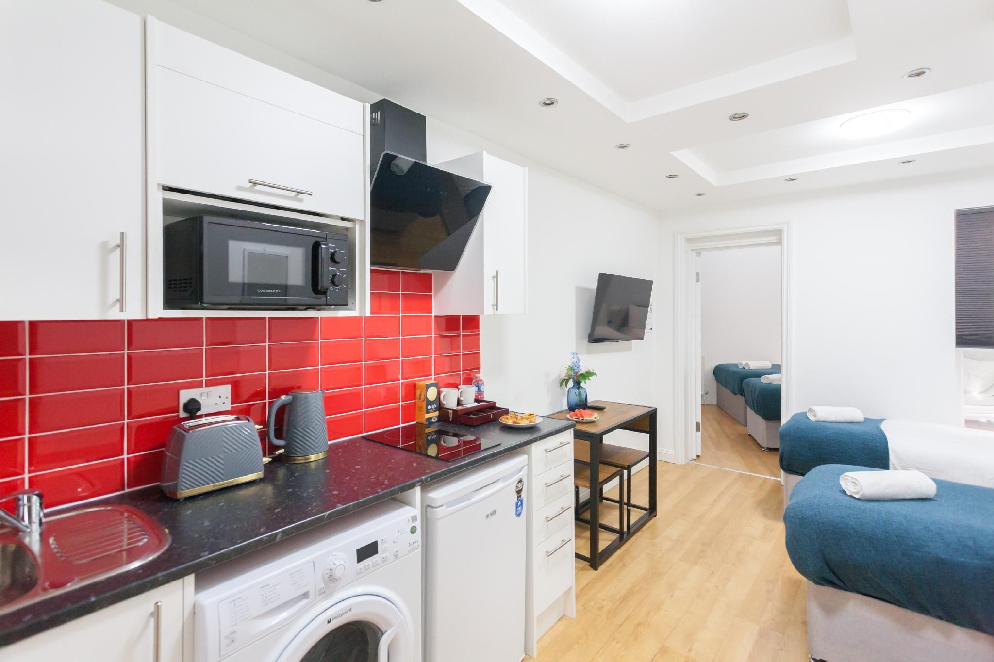 Holloway Apartments Apartment-Private Bathroom-2 3