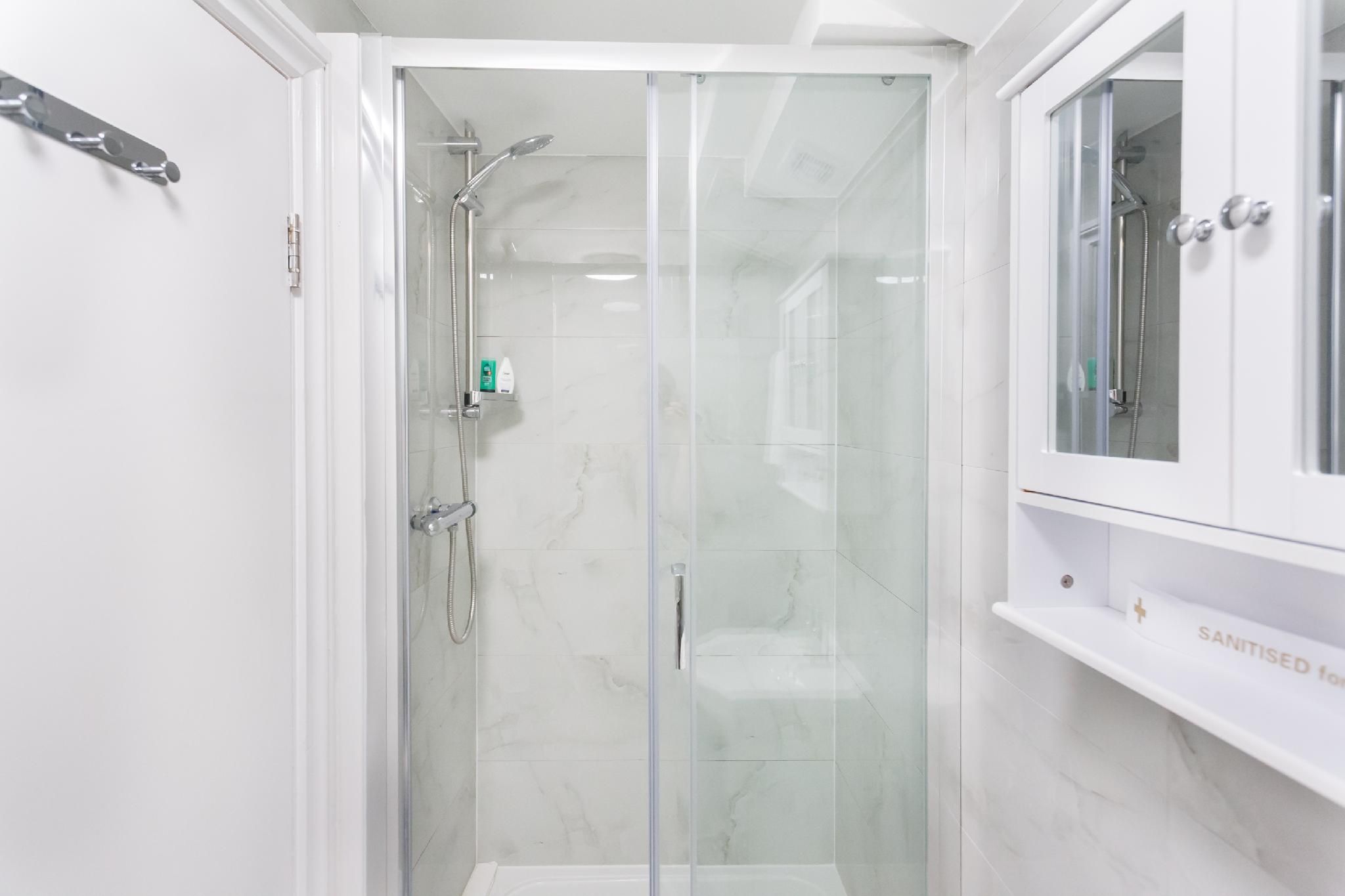 Apartment-Private Bathroom-1