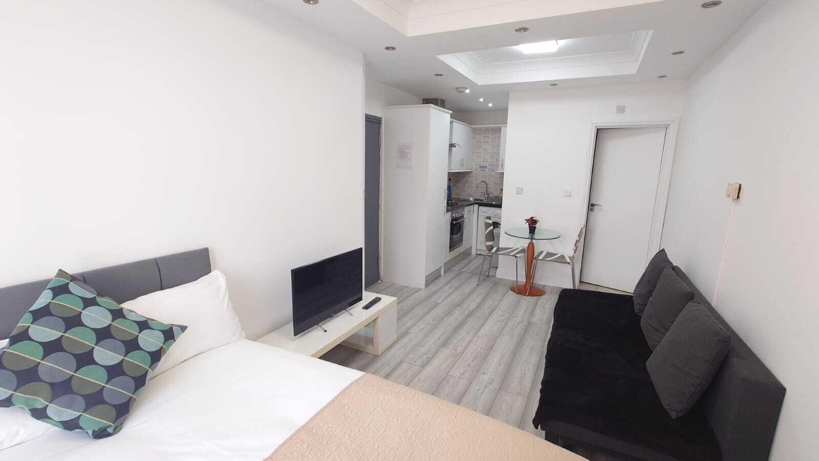 Studio-Private Bathroom
