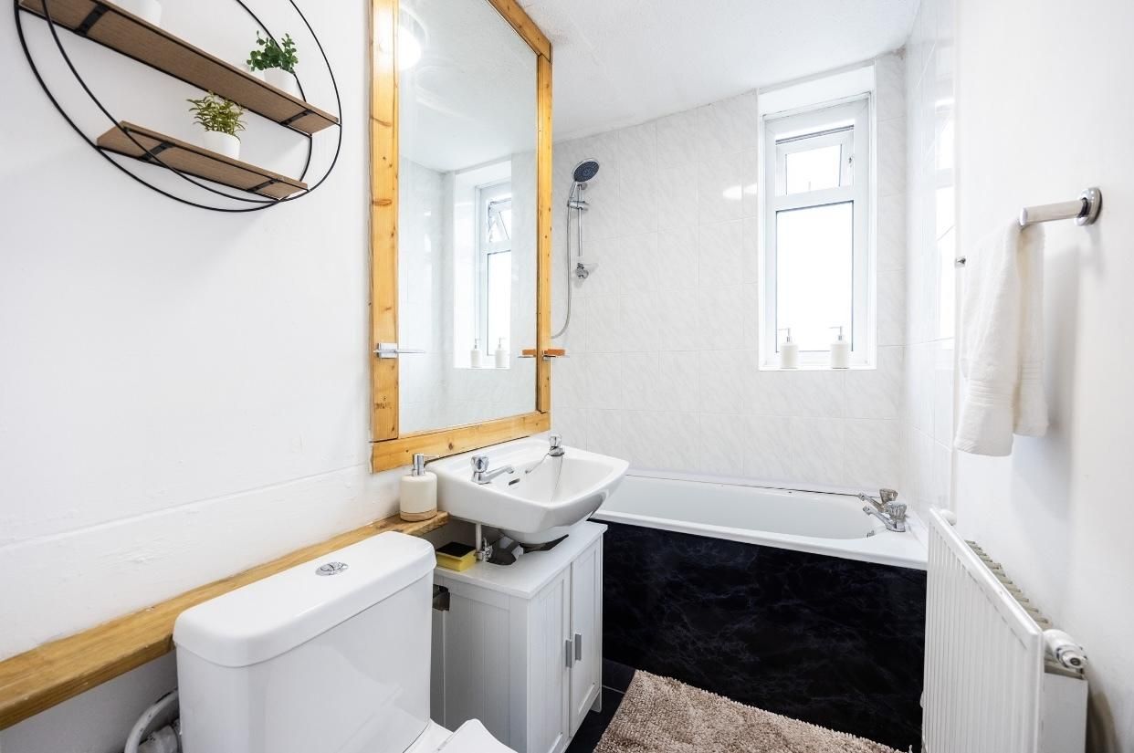 Apartment-Suite-Private Bathroom-Street View-Apartment