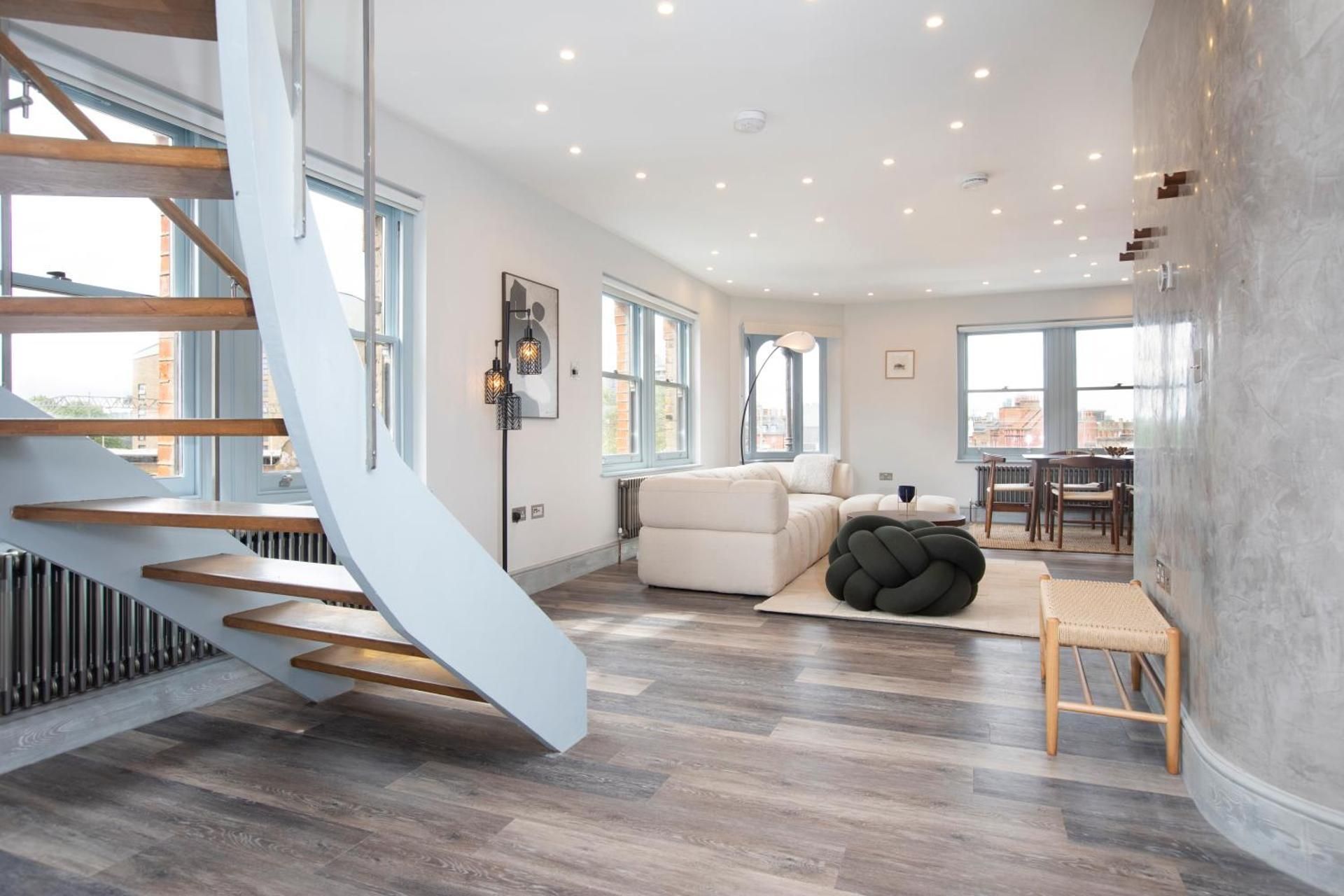Two-Bedroom Deluxe Apartment with Balcony