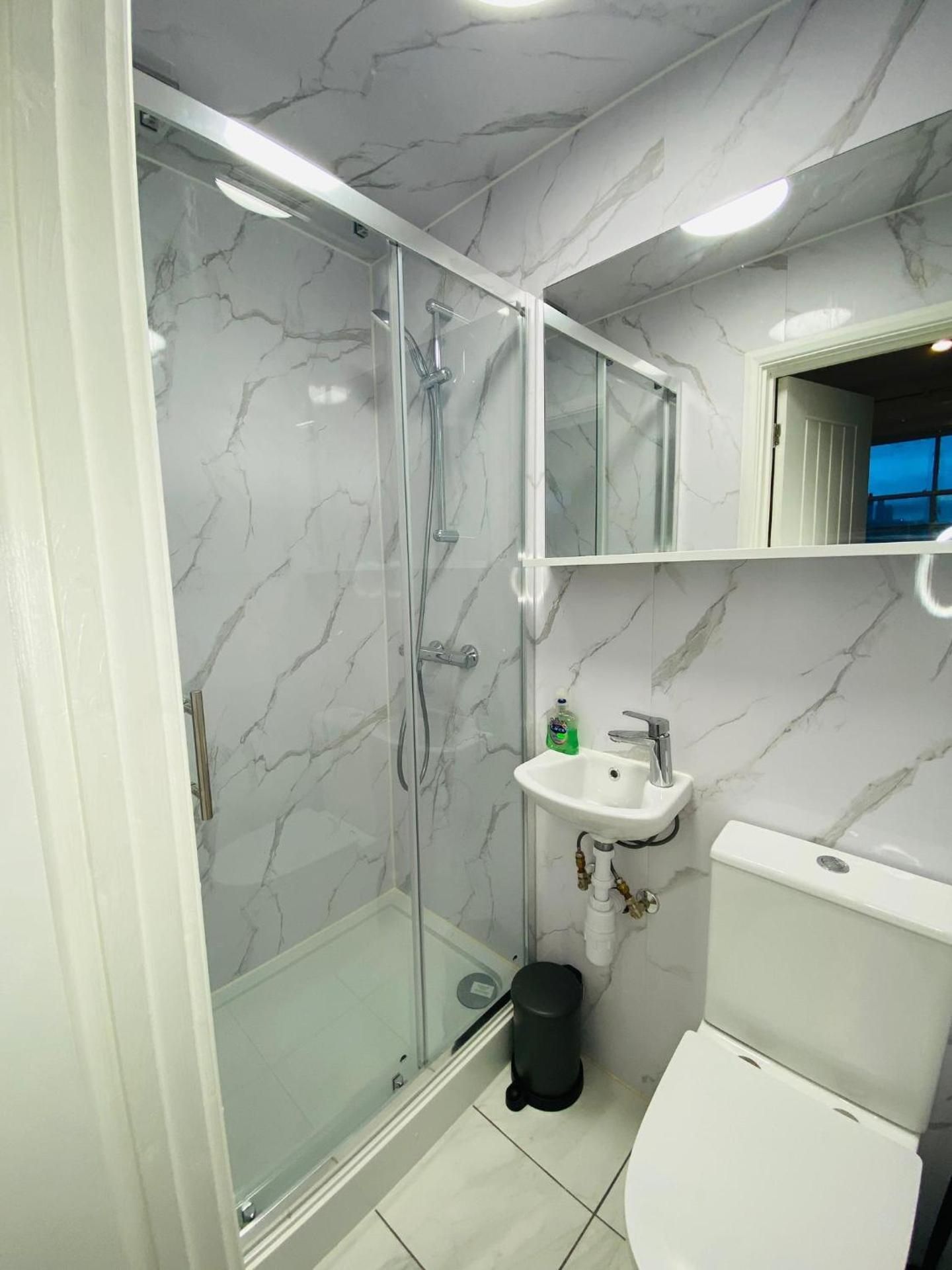 Twin Room with Private Bathroom