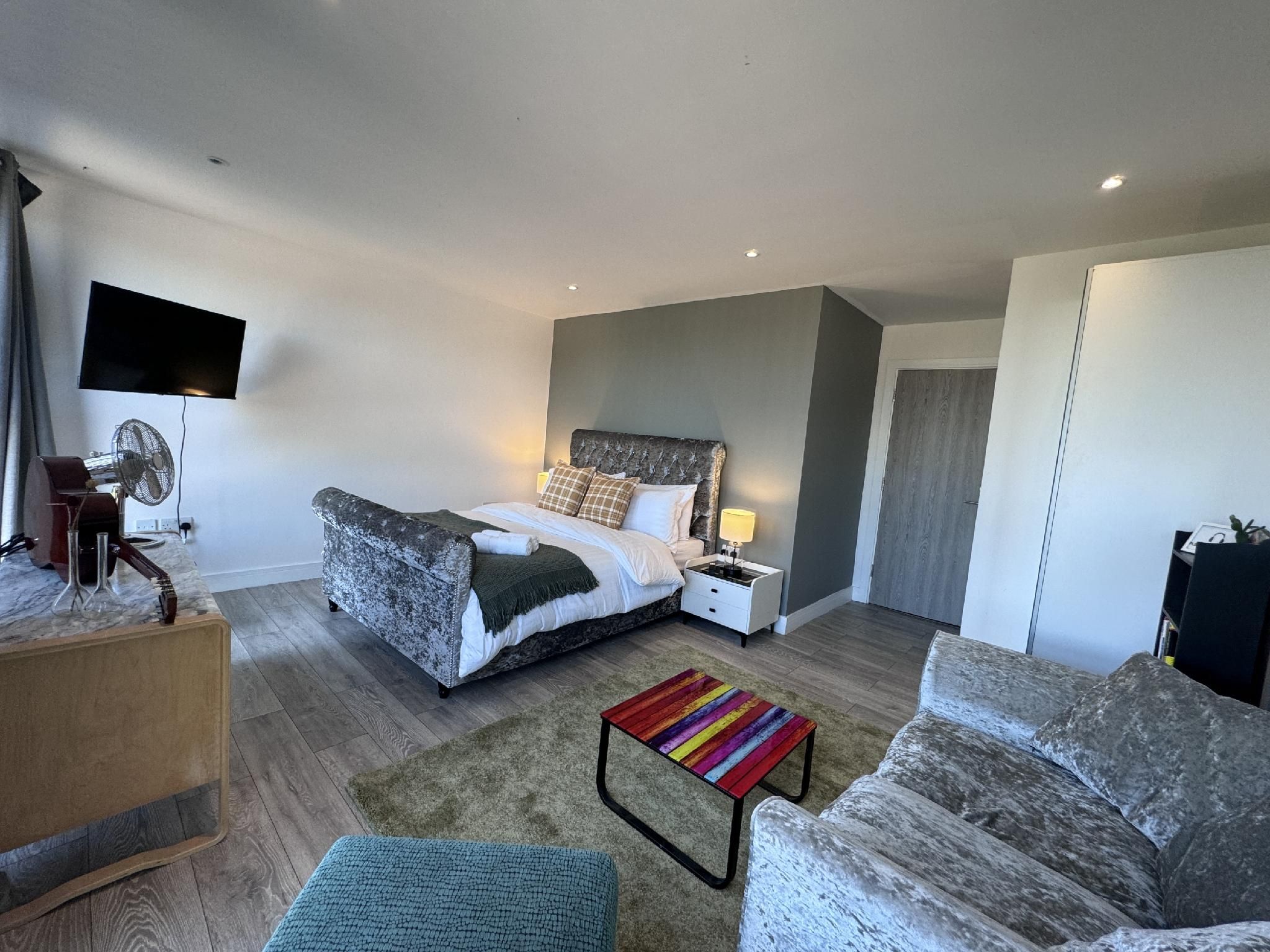 Superior-Double room-Shared Bathroom-FT101