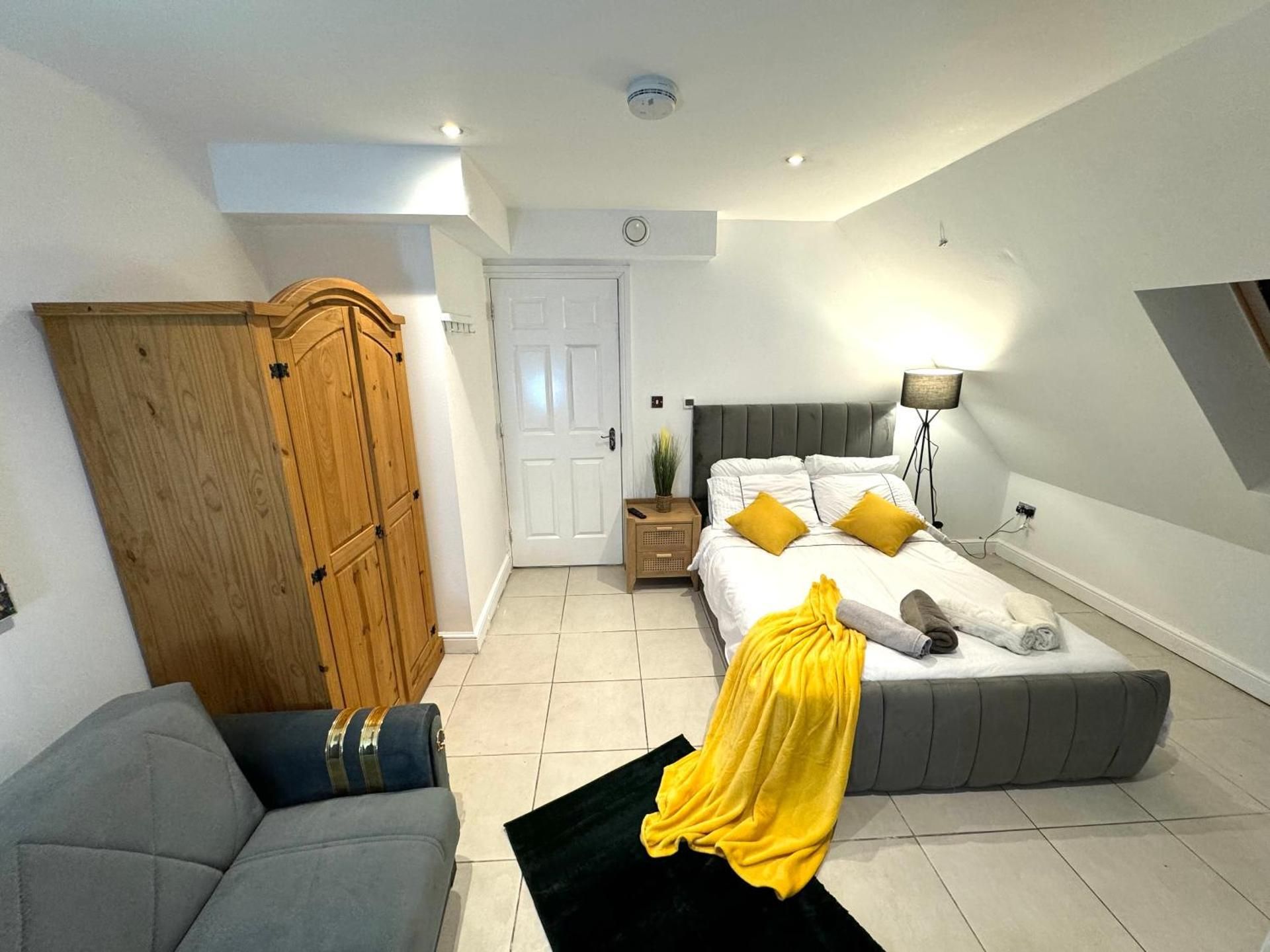 Economy Quadruple Room with Shared Bathroom