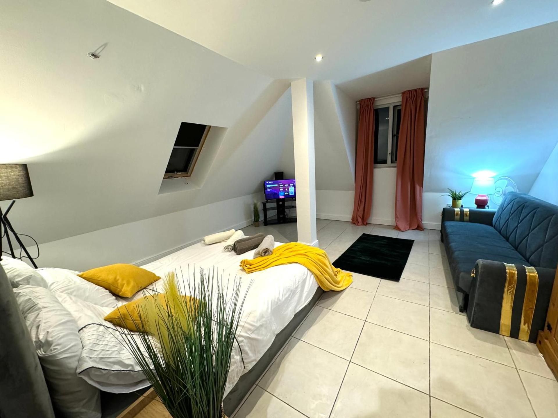 Economy Quadruple Room with Shared Bathroom