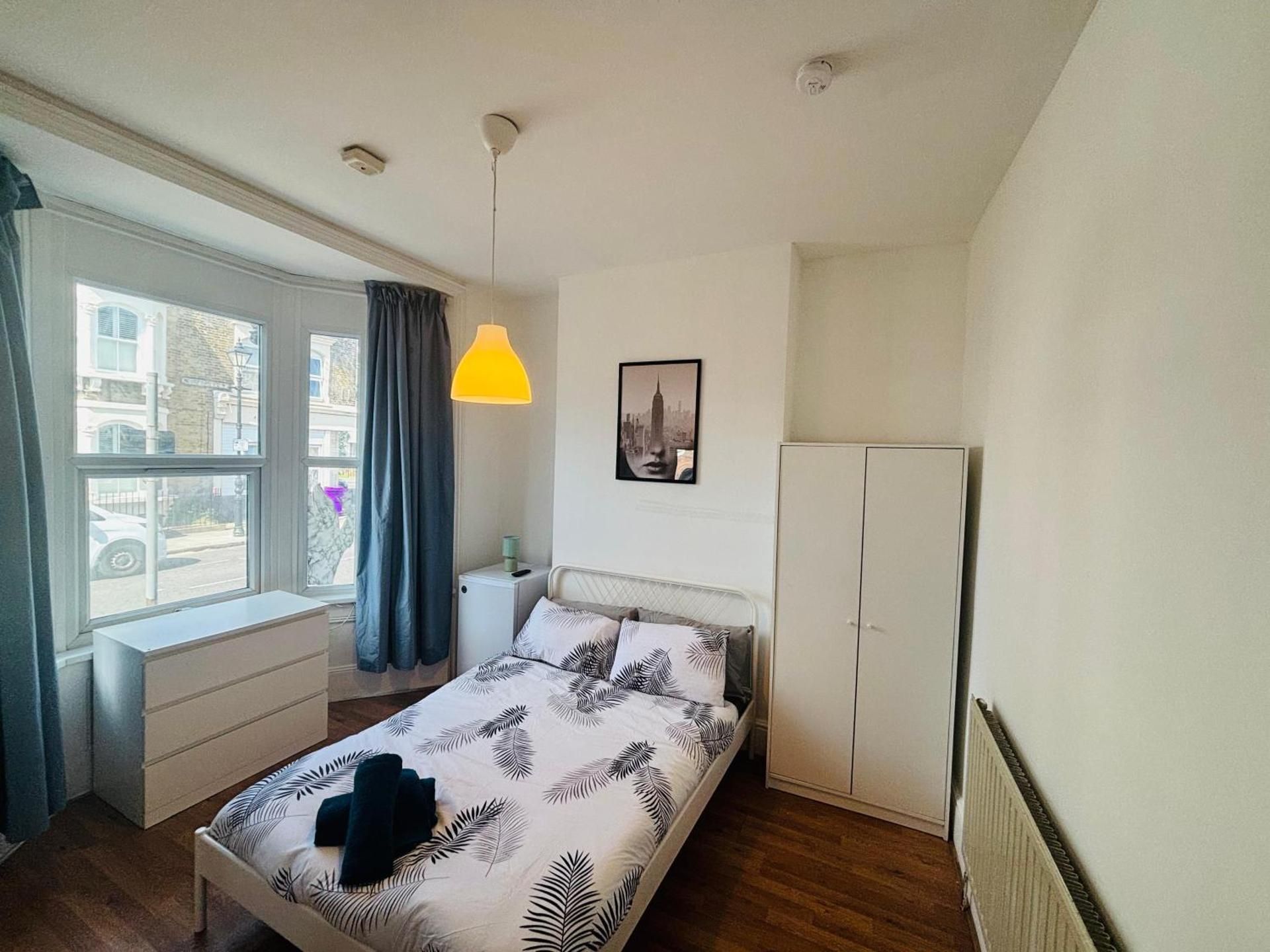 Mile-End Staycation Double Room with Shared Bathroom