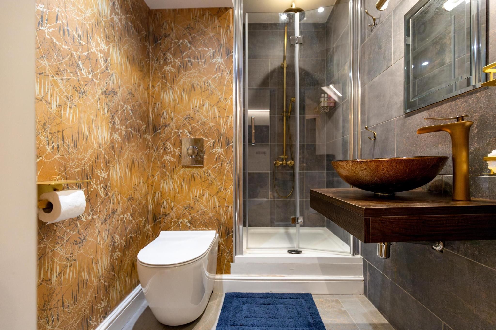 Superior-Studio-Private Bathroom-Basement Hideaway Std 1