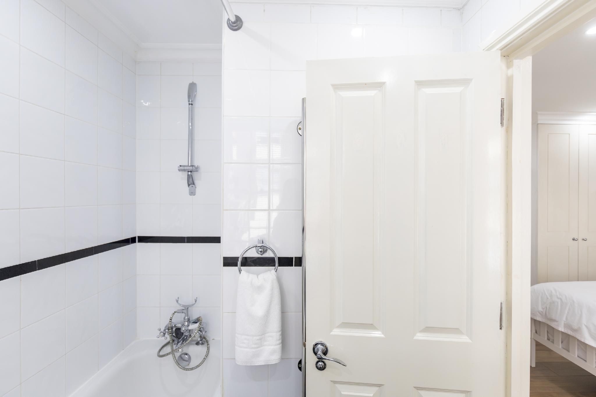 Premier-Studio-Private Bathroom-City Studio 3