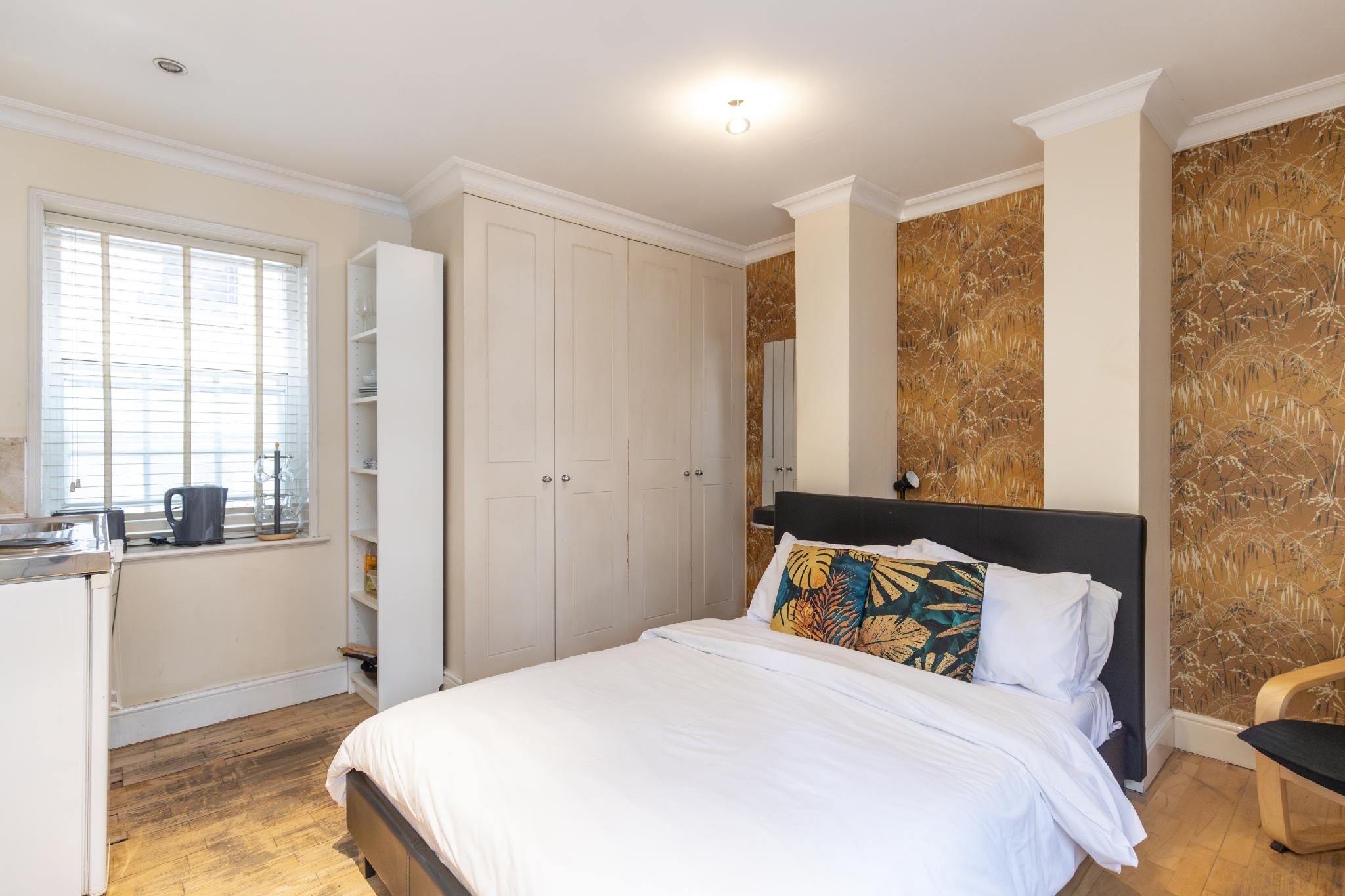 Studio-Premier-Private Bathroom-City Studio - Studio 5