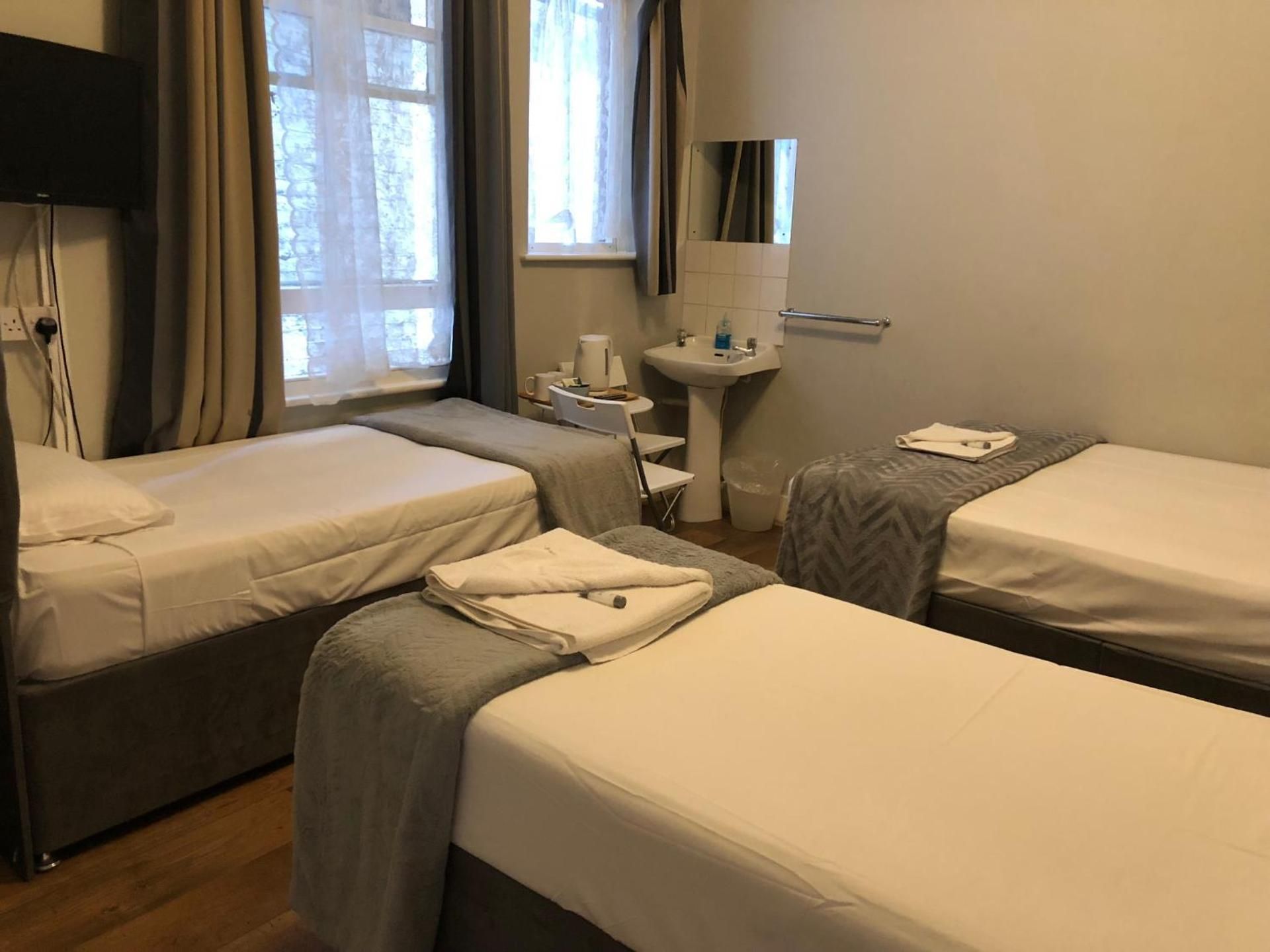 Triple Room with Shared Bathroom
