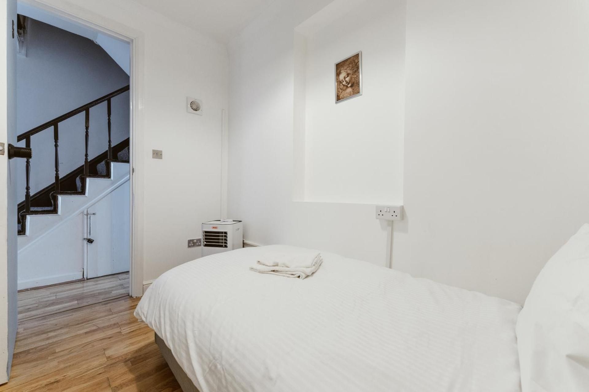 Single Room with Shared Bathroom