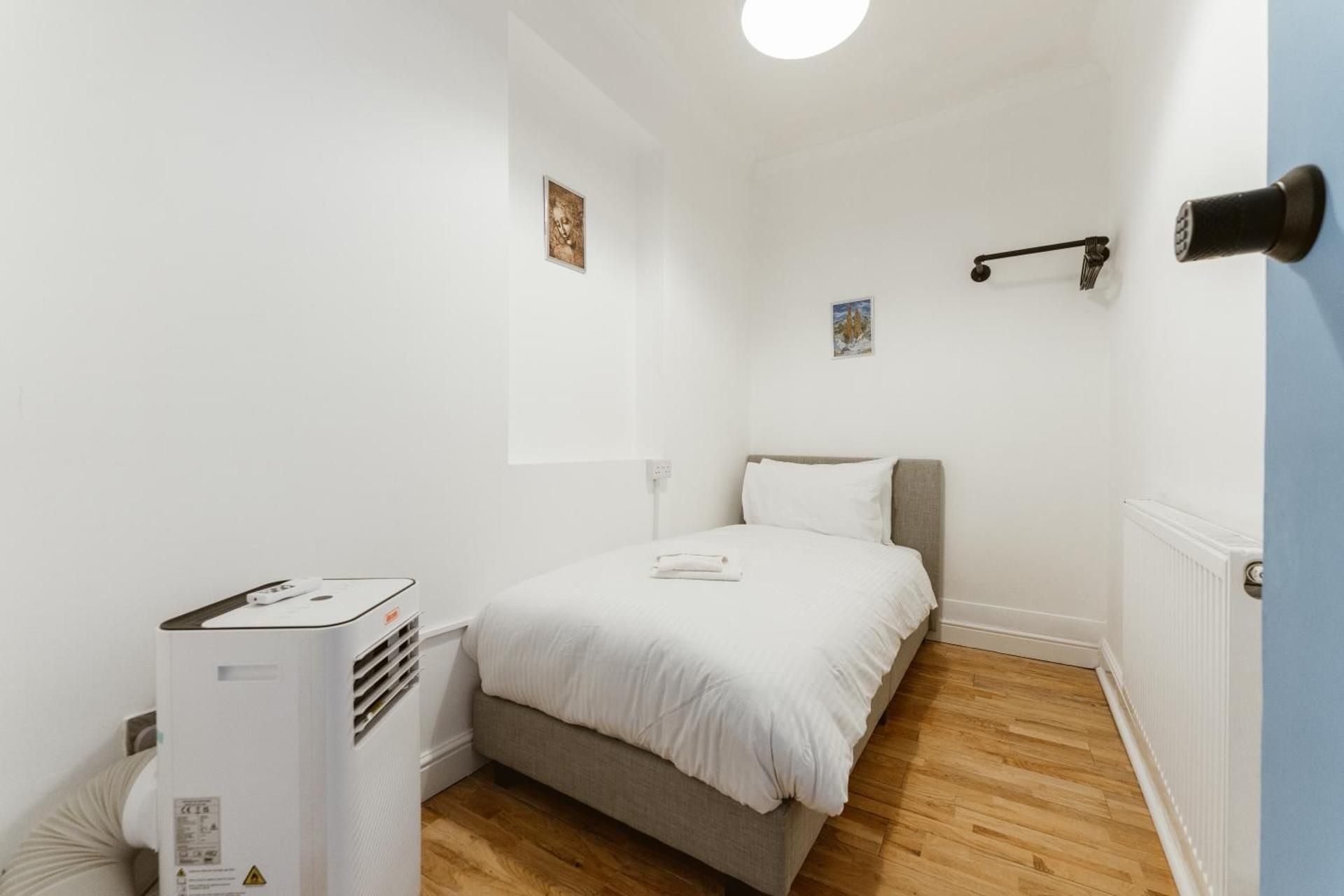 Single Room with Shared Bathroom