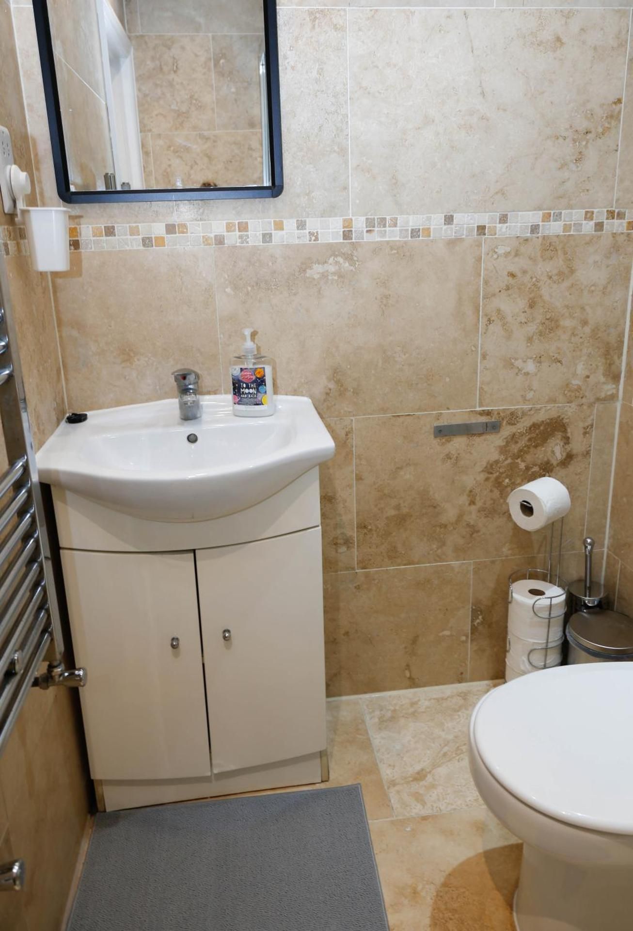 One-Bedroom Deluxe Apartment