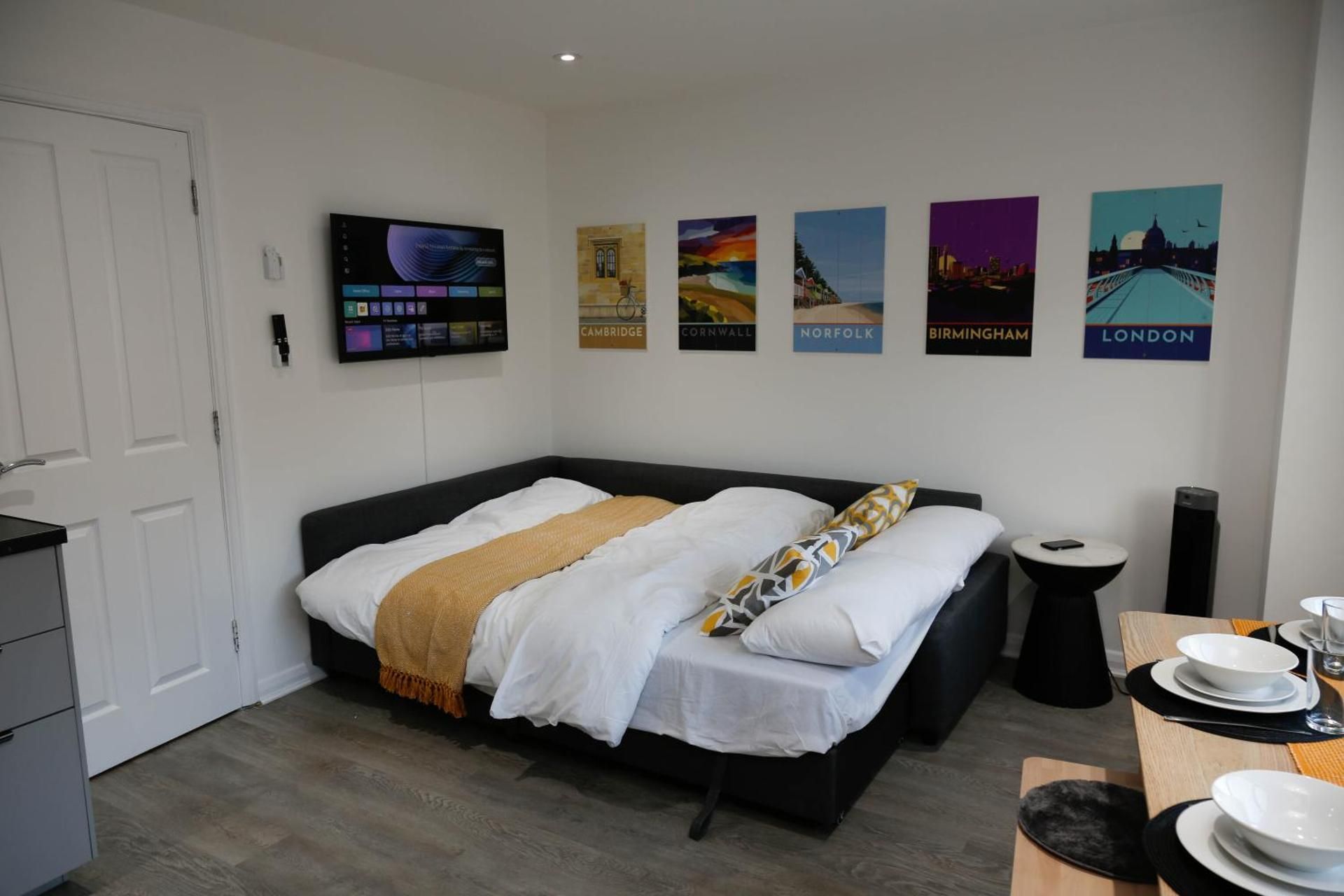 One-Bedroom Deluxe Apartment