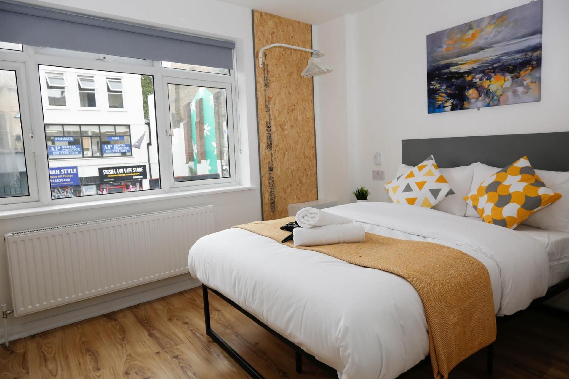 Deluxe One-Bedroom Apartment