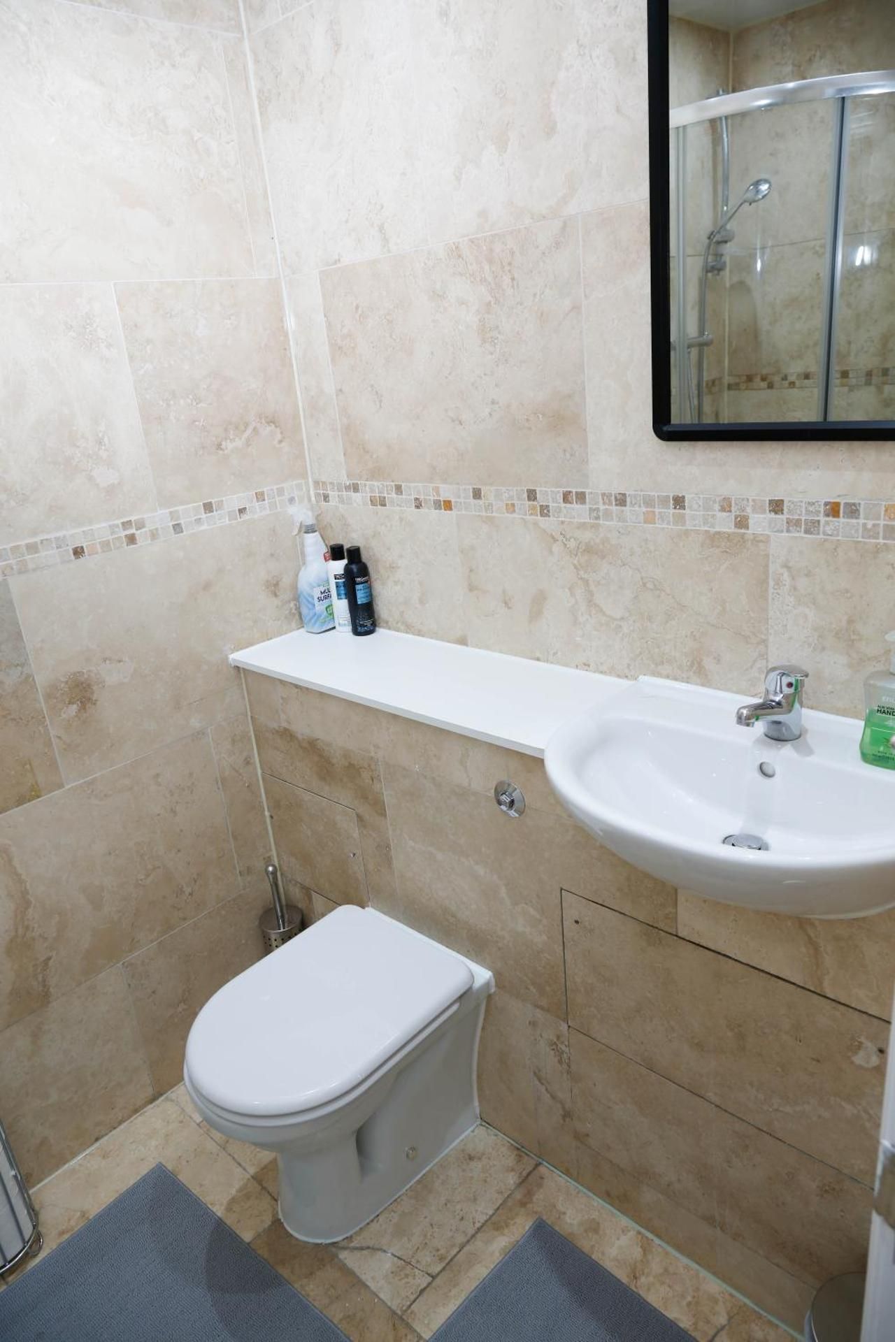 Deluxe One-Bedroom Apartment