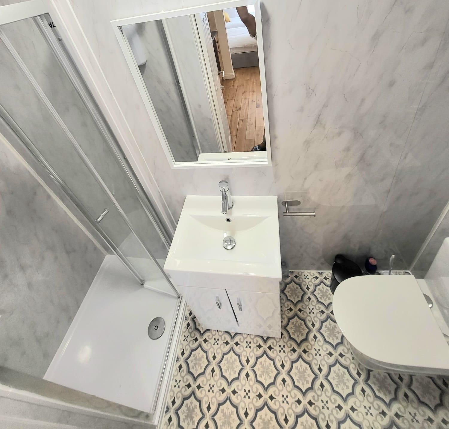 Twin Room with Private Bathroom
