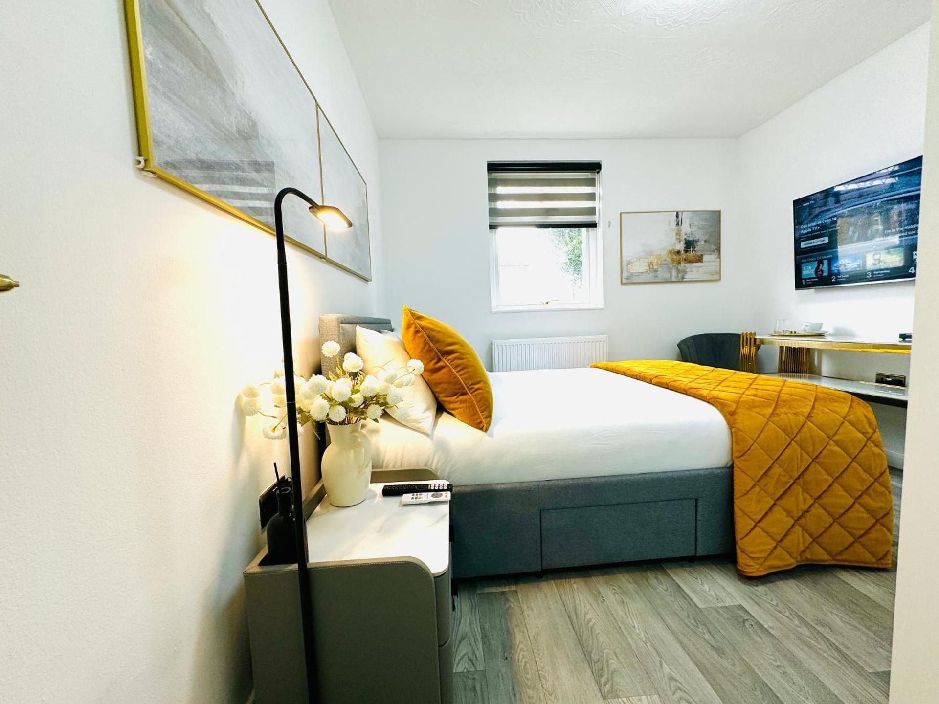 Ensuite Luxury Bedroom In Purfleet Deluxe Double Room