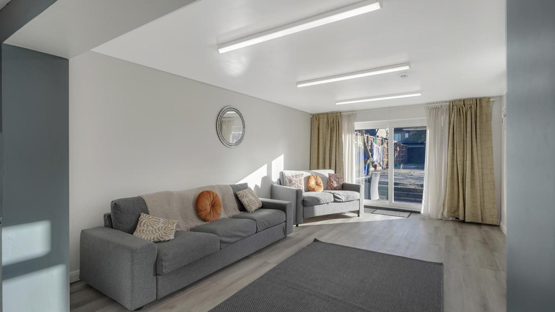 Deluxe Double Room (2 Adults + 1 Child)