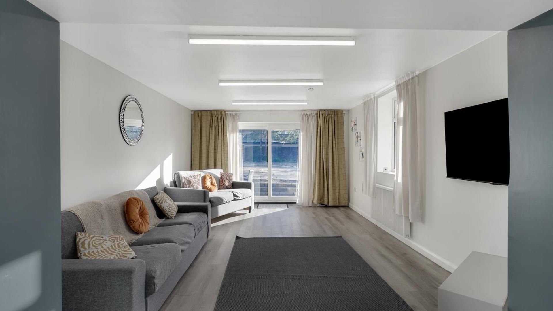 Deluxe Double Room (2 Adults + 1 Child)