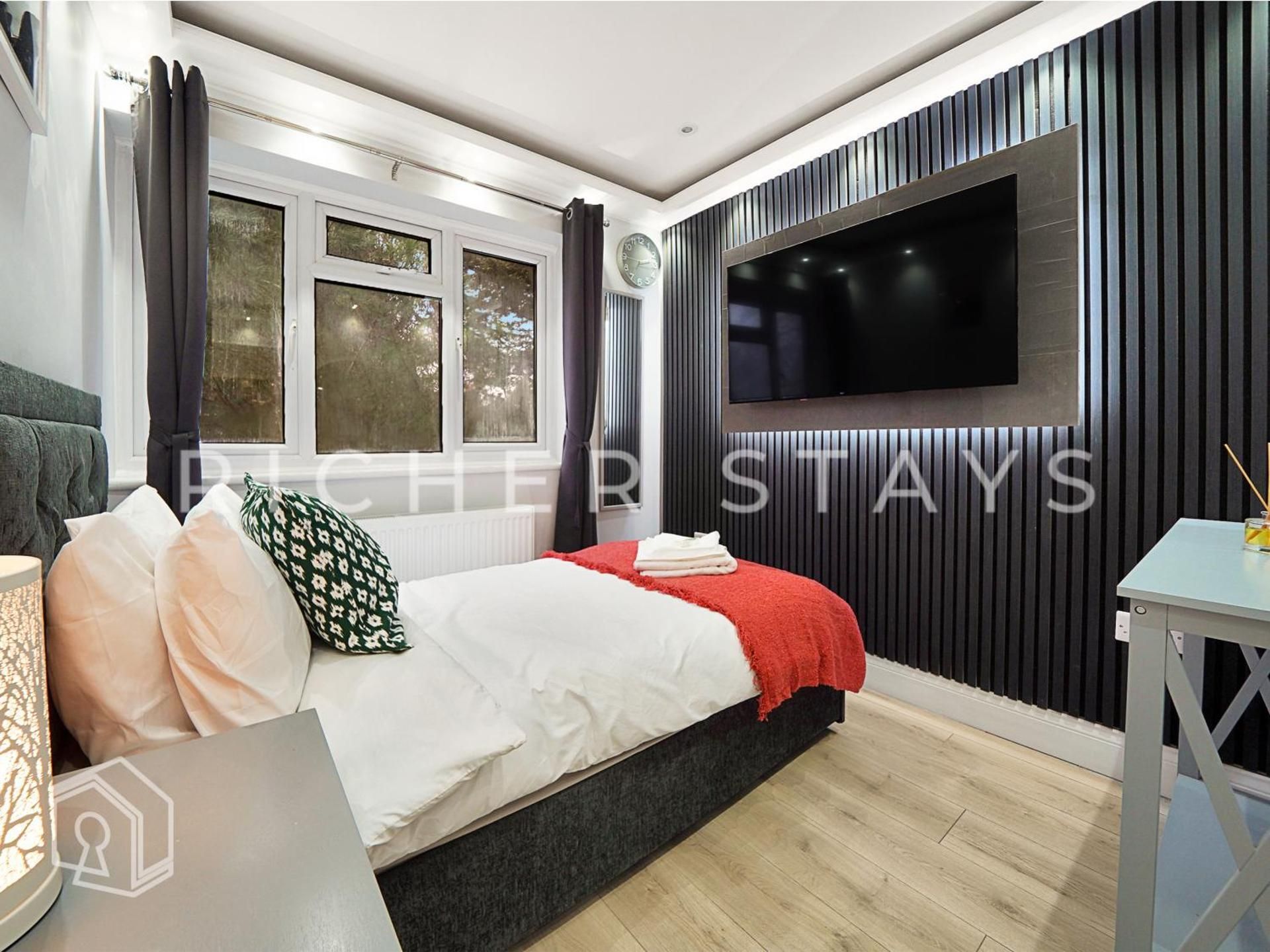 Single Room with Shared Bathroom