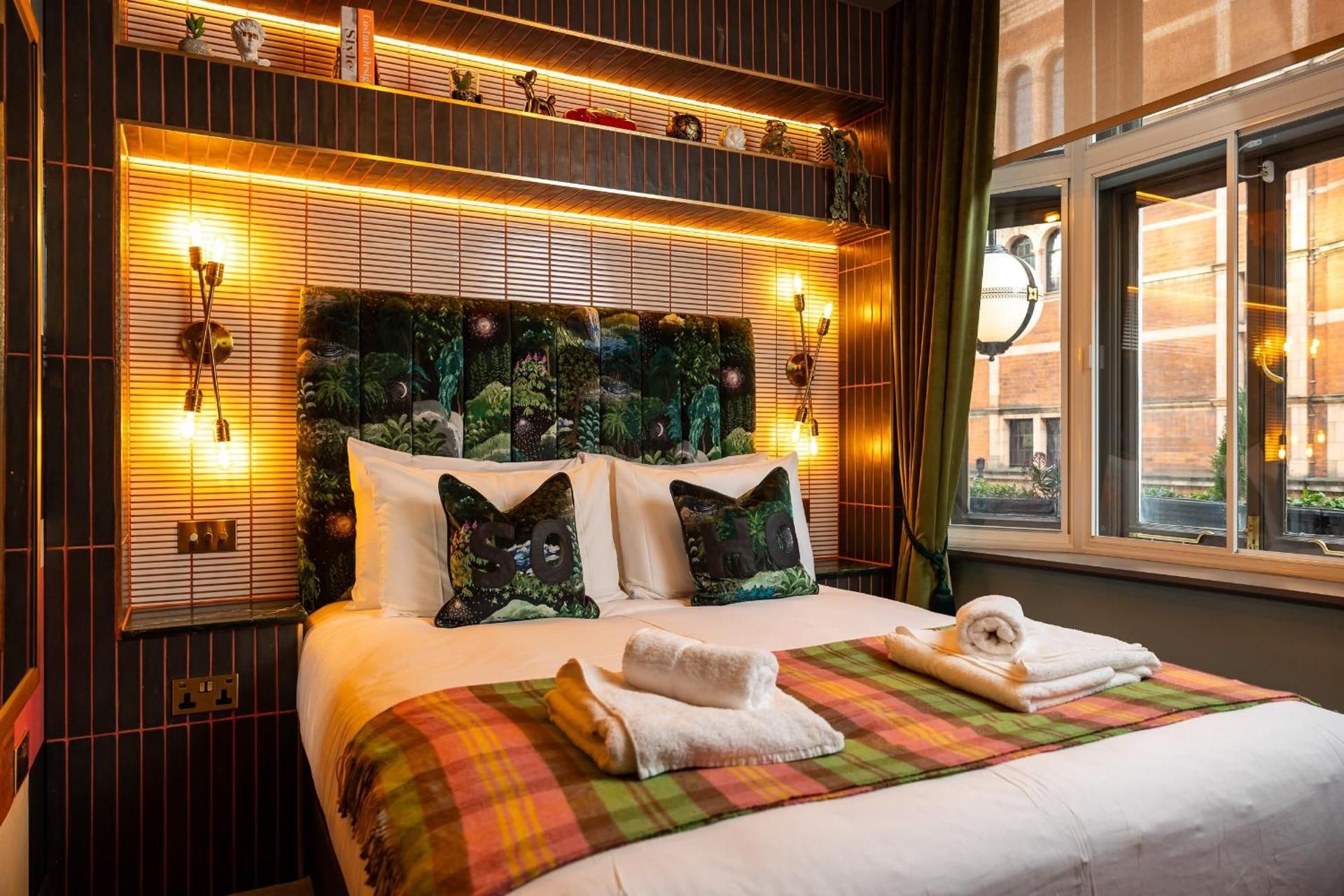 Deluxe King Room