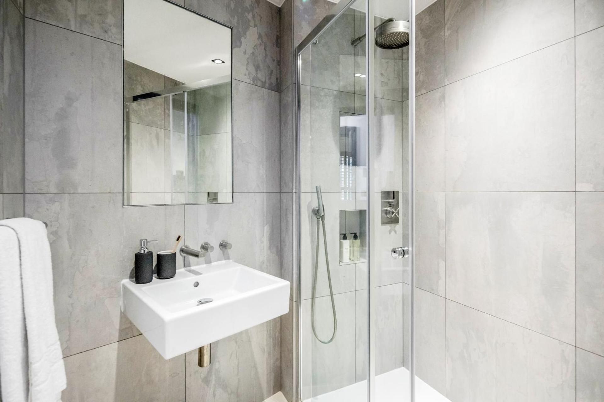 Superior One-Bedroom Apartment