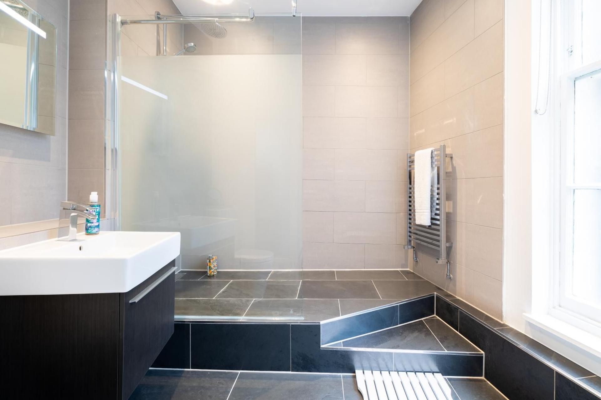 Superior One-Bedroom Apartment