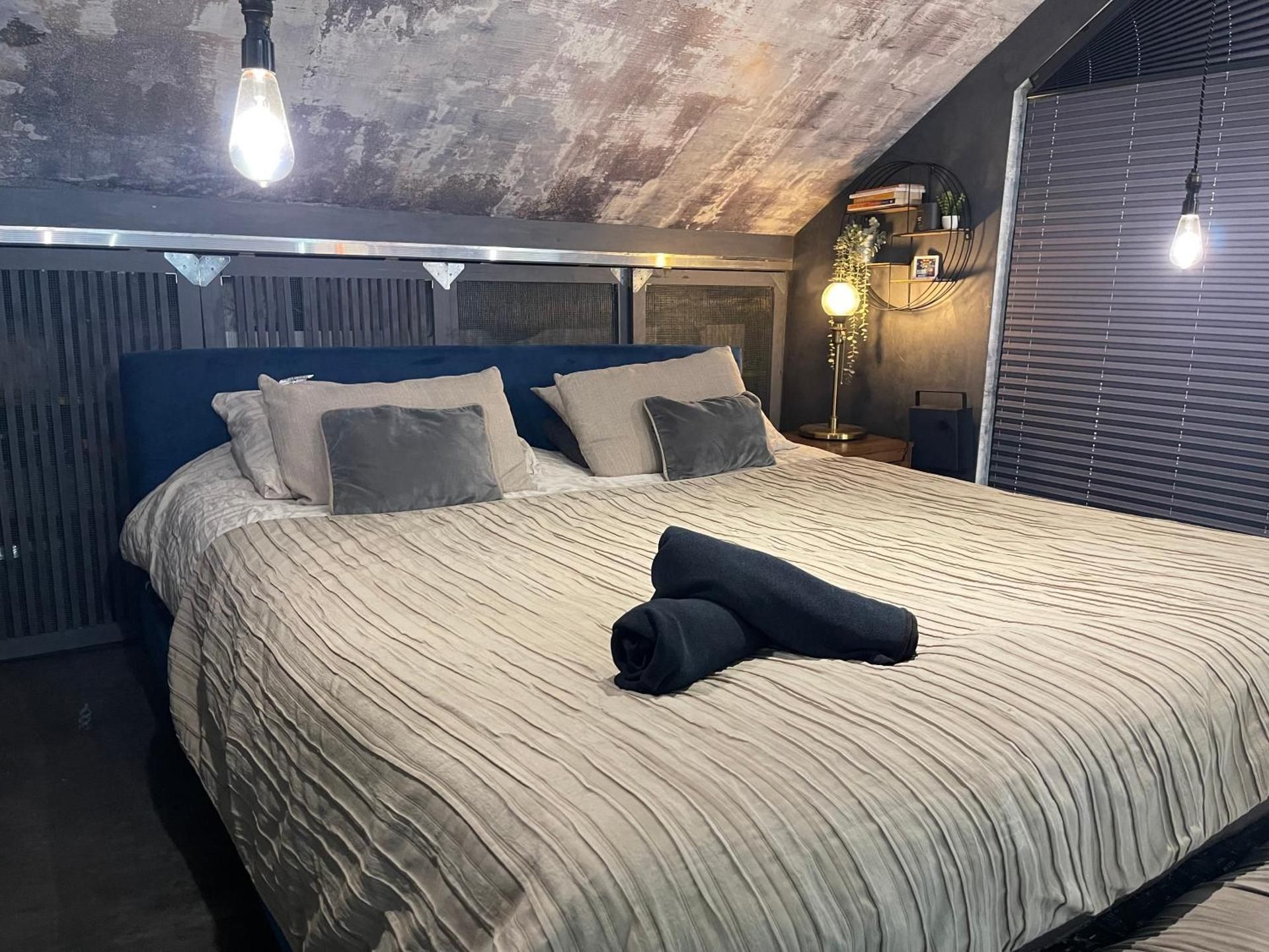 Deluxe Queen Suite