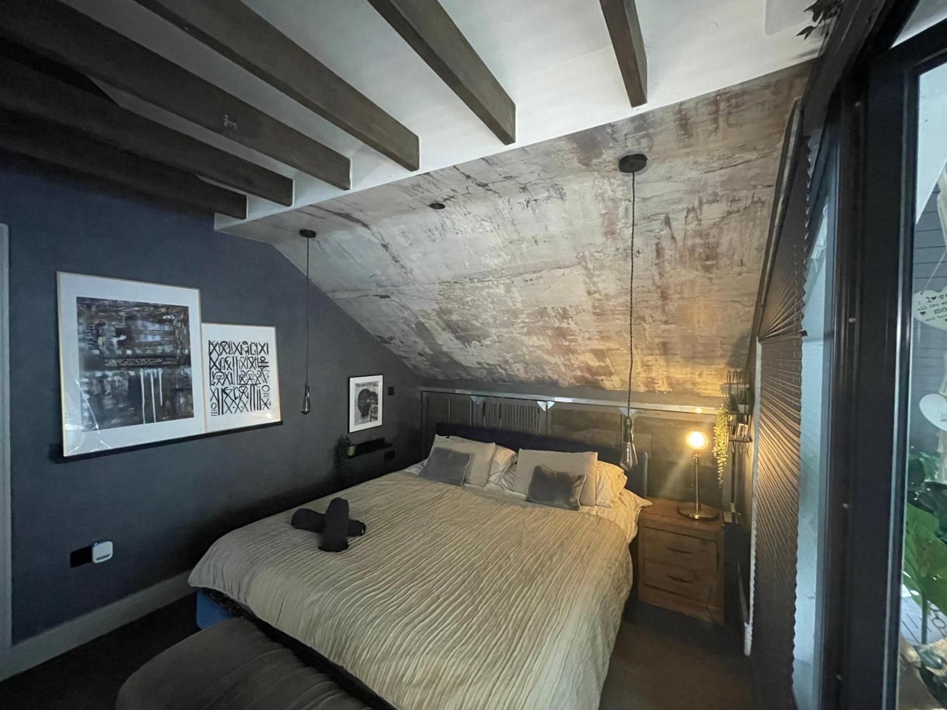 Deluxe Queen Suite