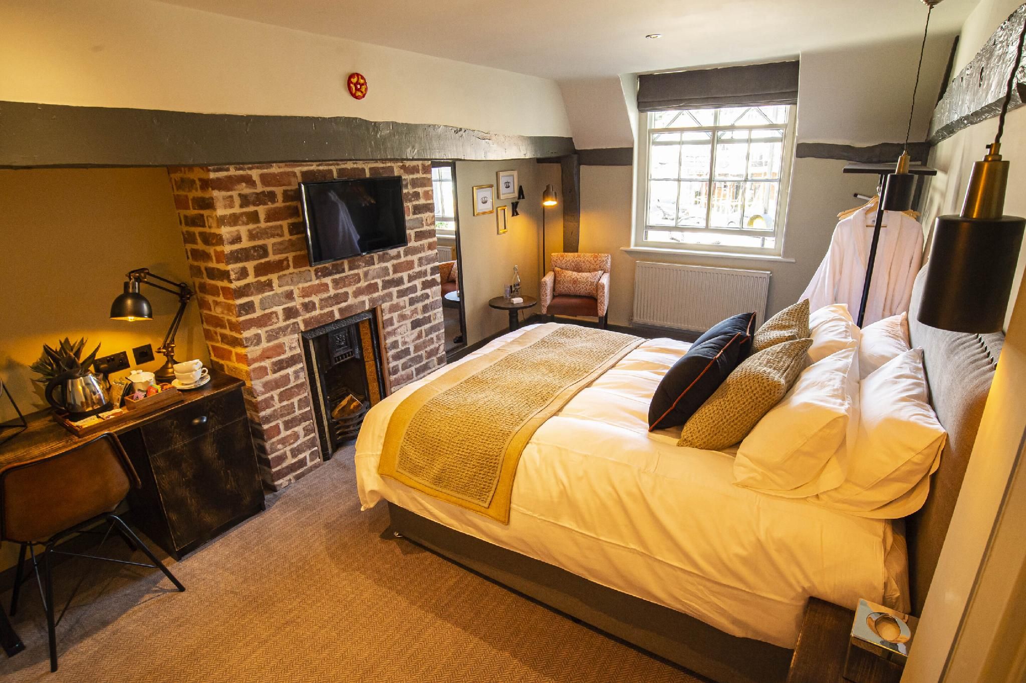 Double room-Superior-Ensuite with Shower-Street View-Room 4