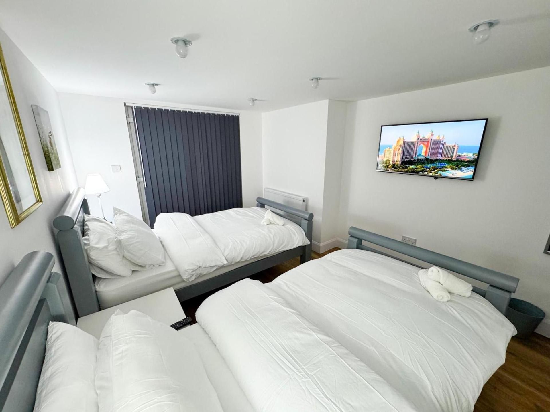 Twin Room with Private Bathroom