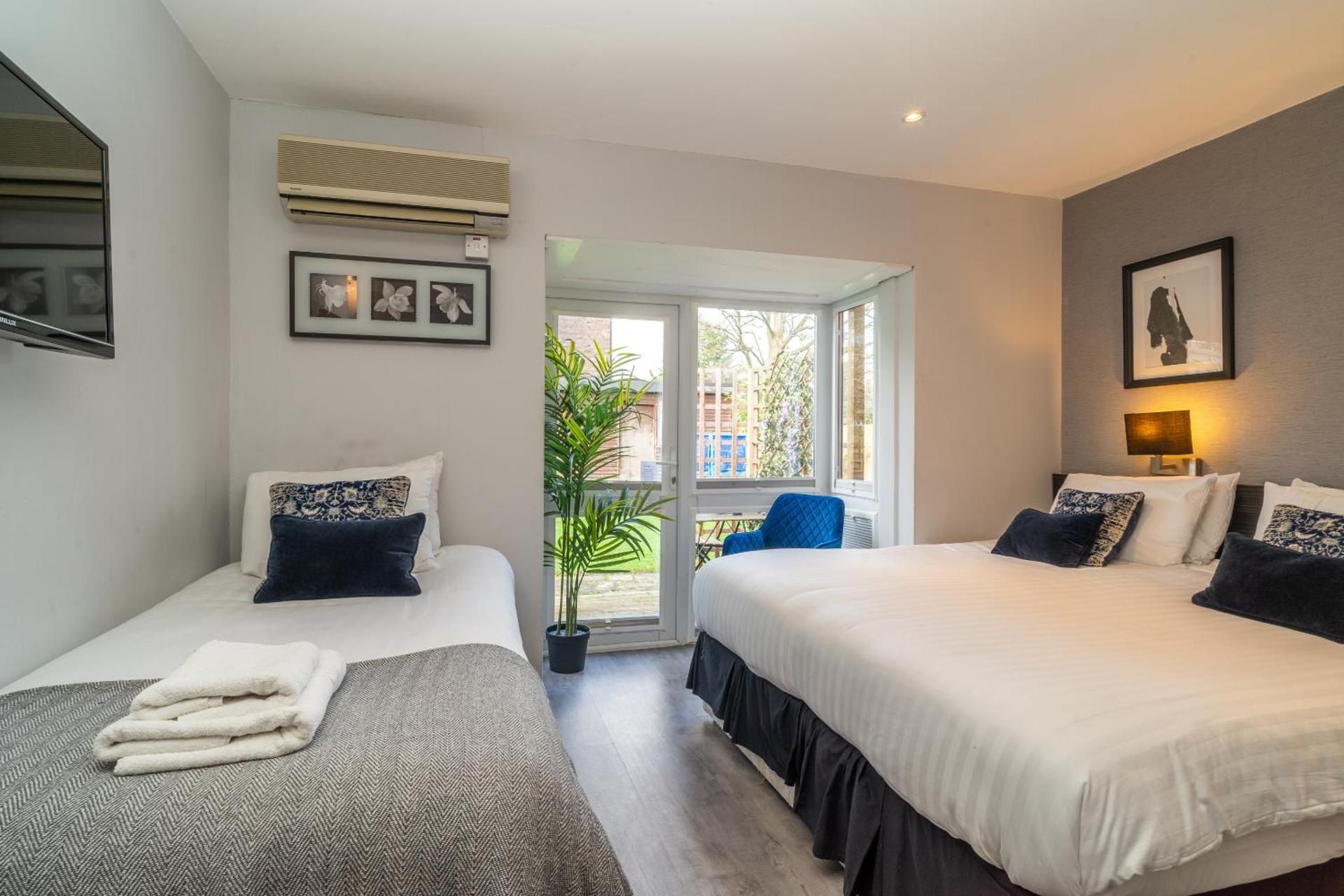 Triple Room with Garden View