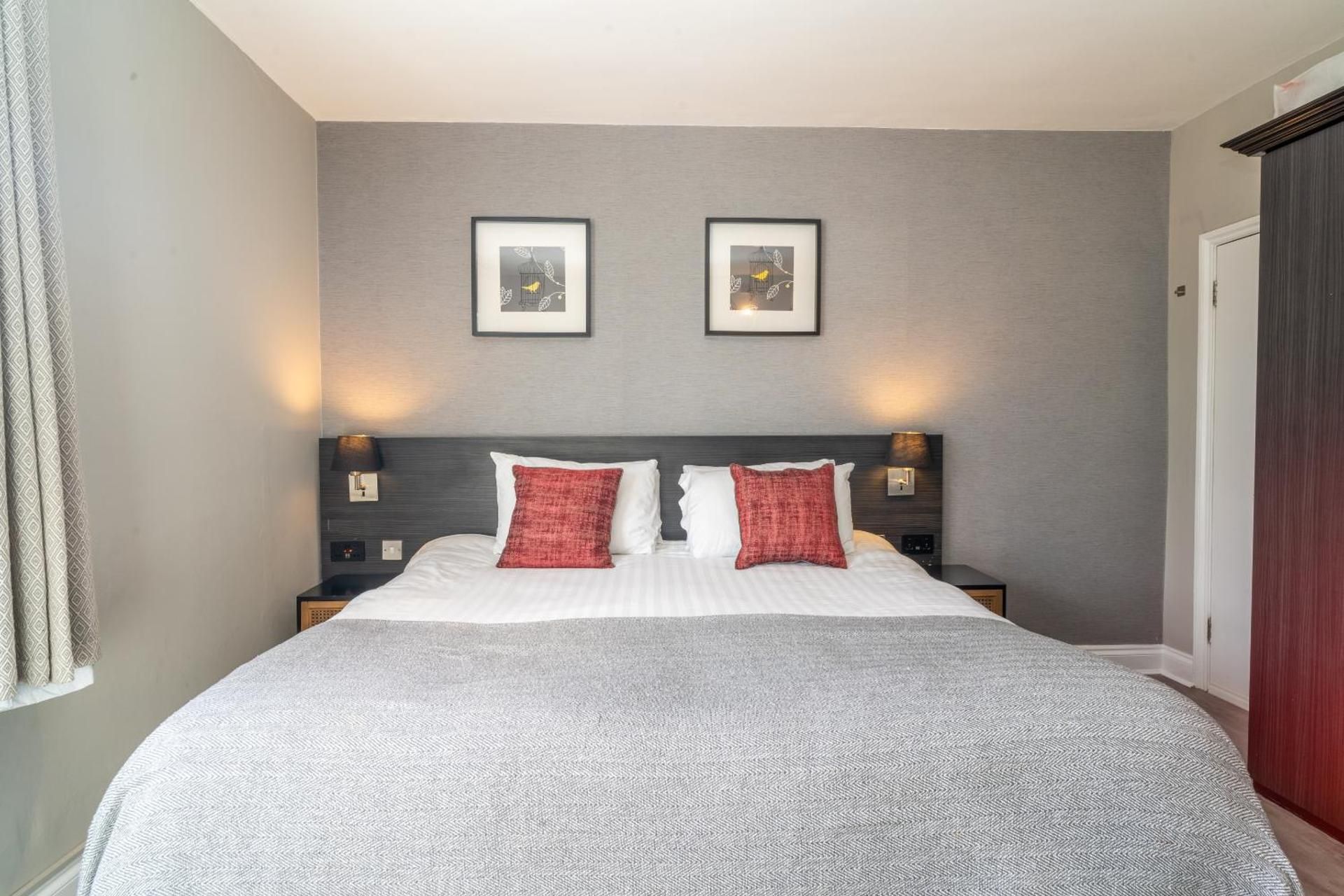 Twin Room with Private Bathroom
