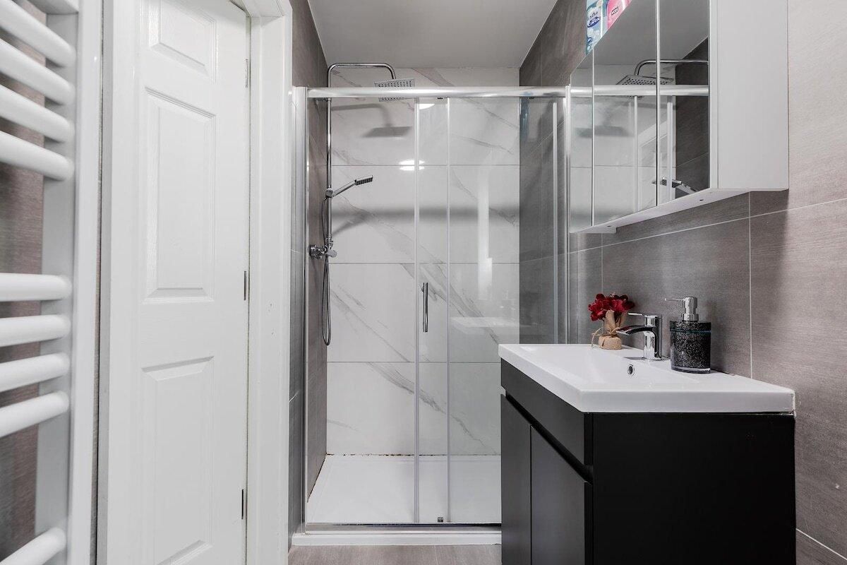 E4 One Bedroom