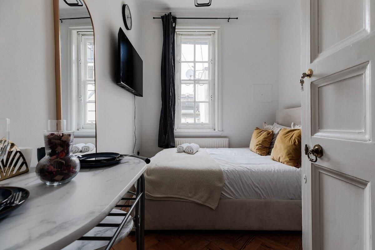 Double room-Shared Bathroom-8