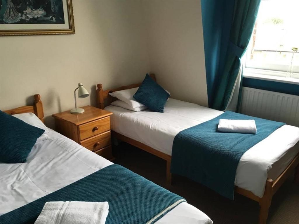 Twin Room with Shower
