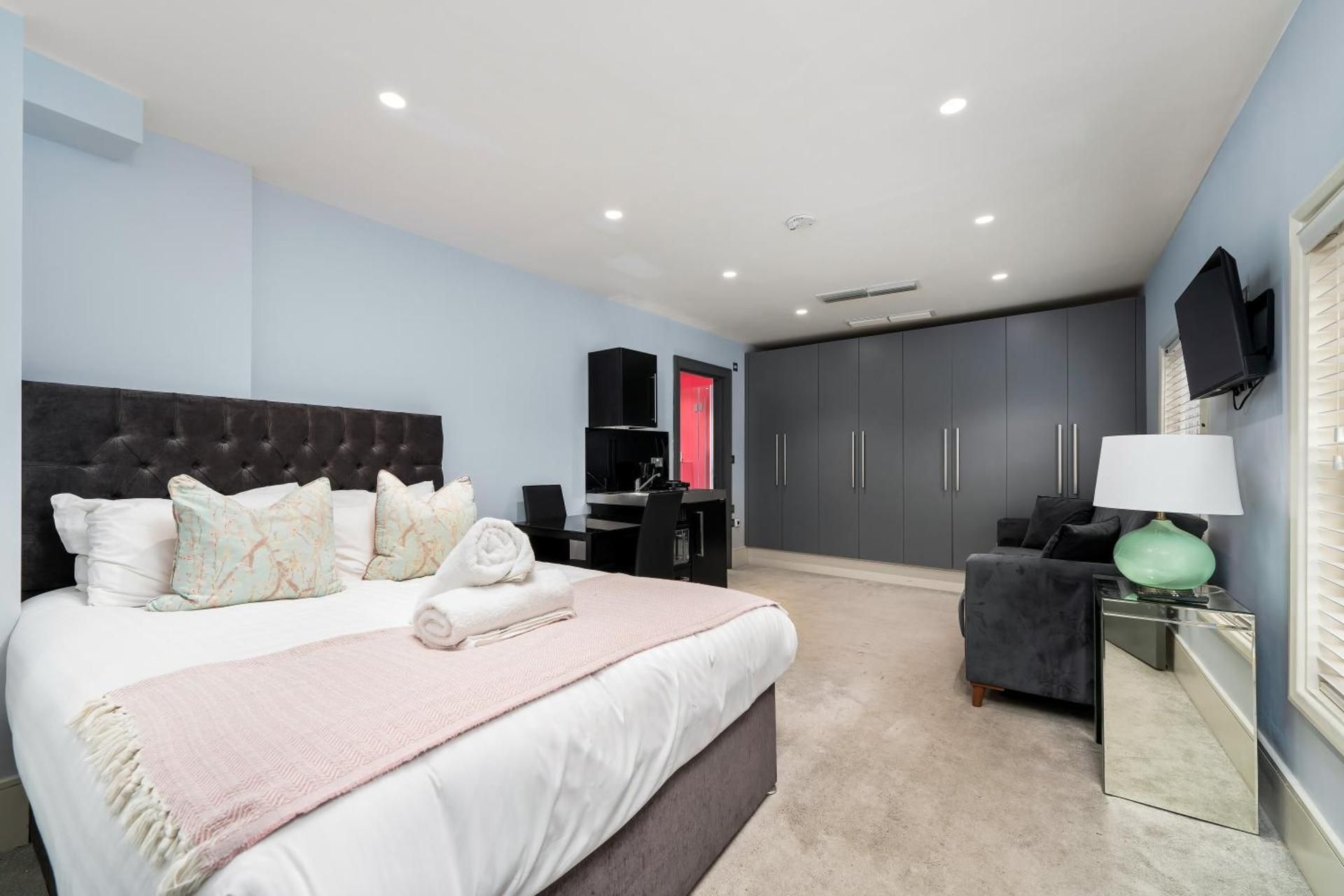 Deluxe Studio