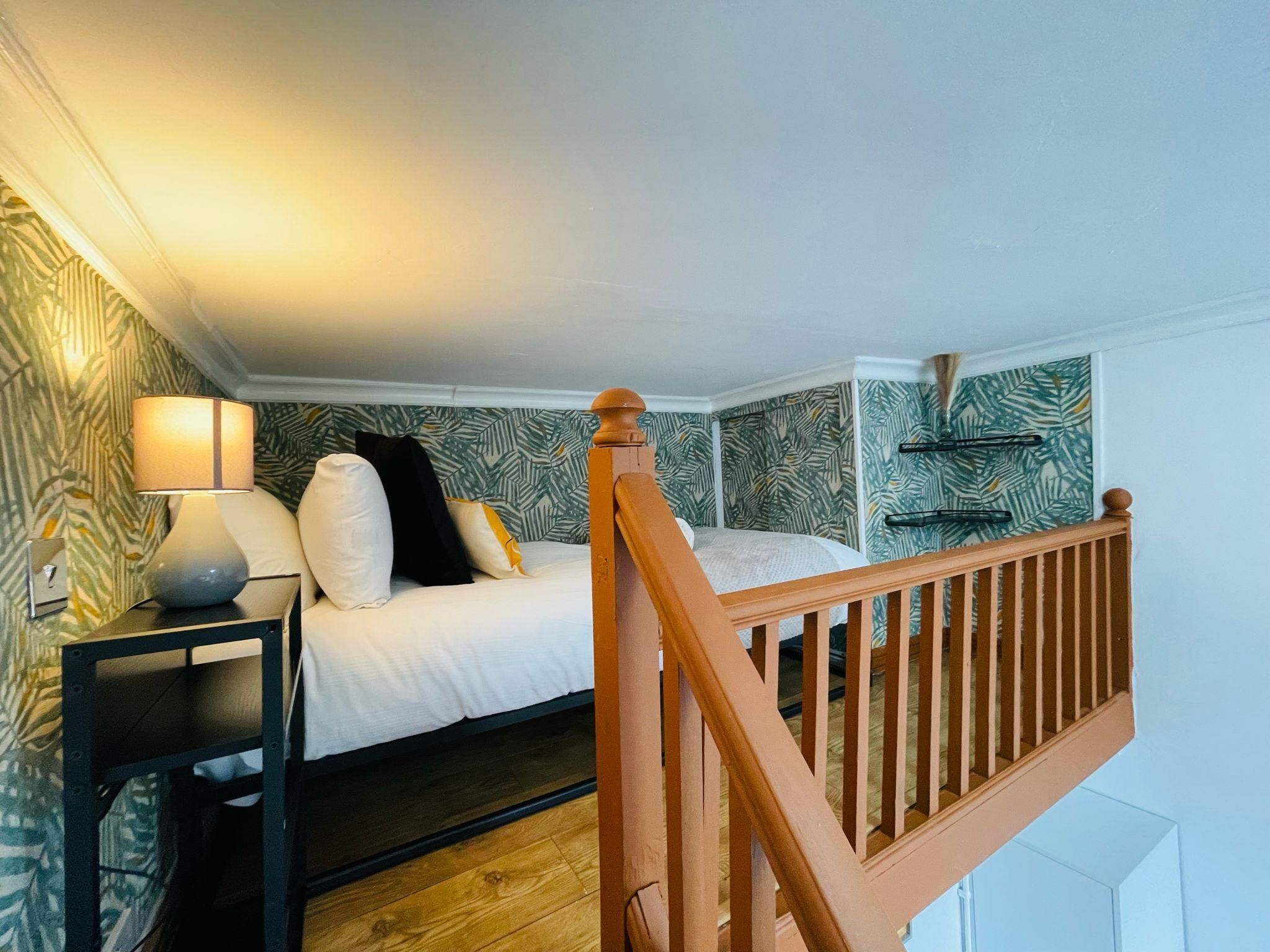 studio-ensuite with shower