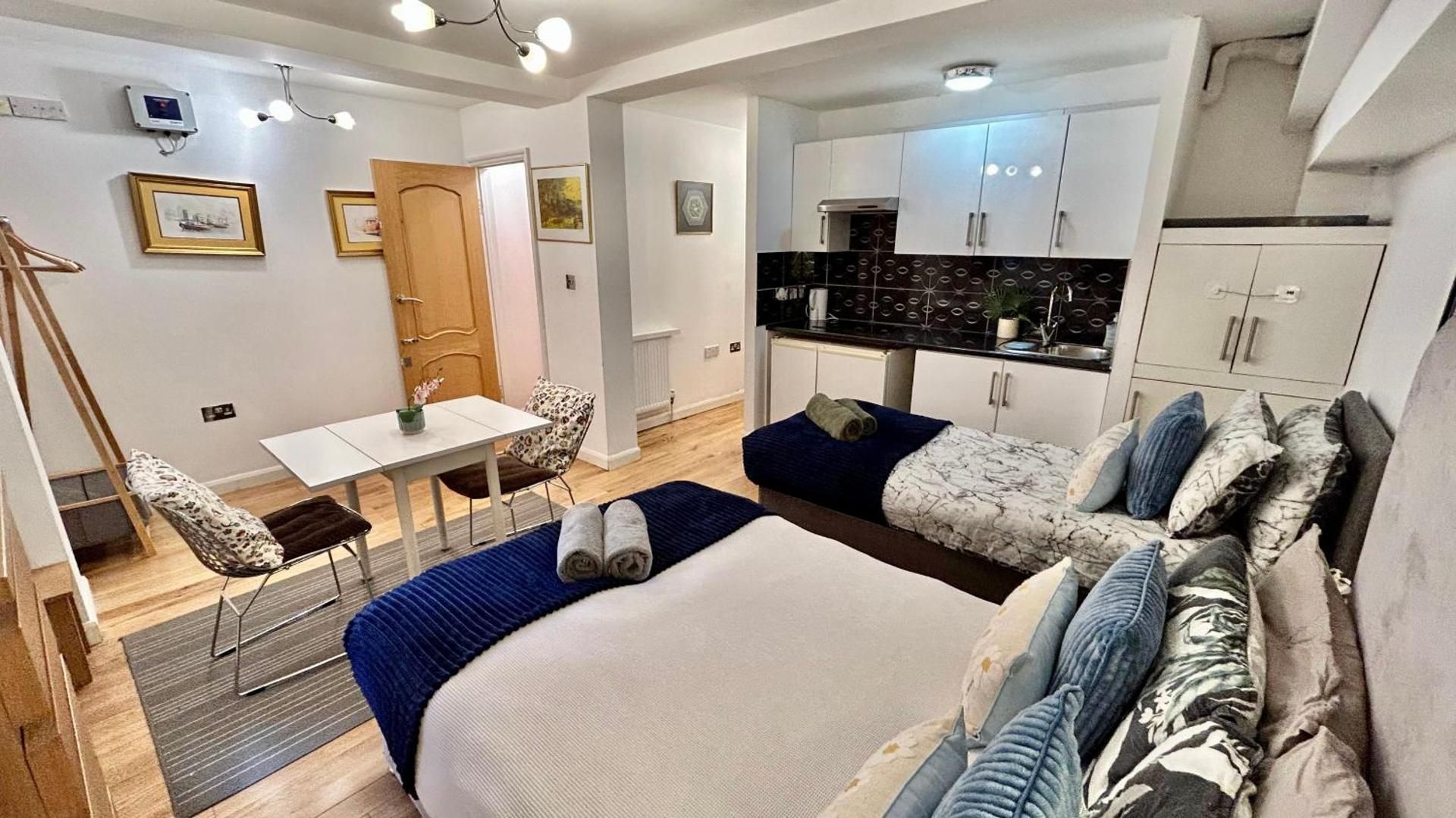 Three-Bedroom Deluxe Apartment