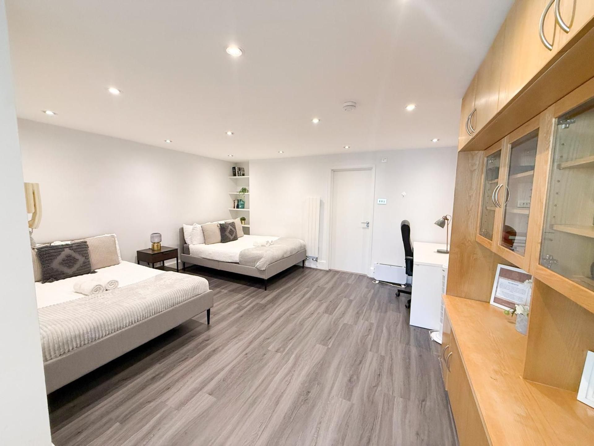 Four-Bedroom Deluxe Apartment