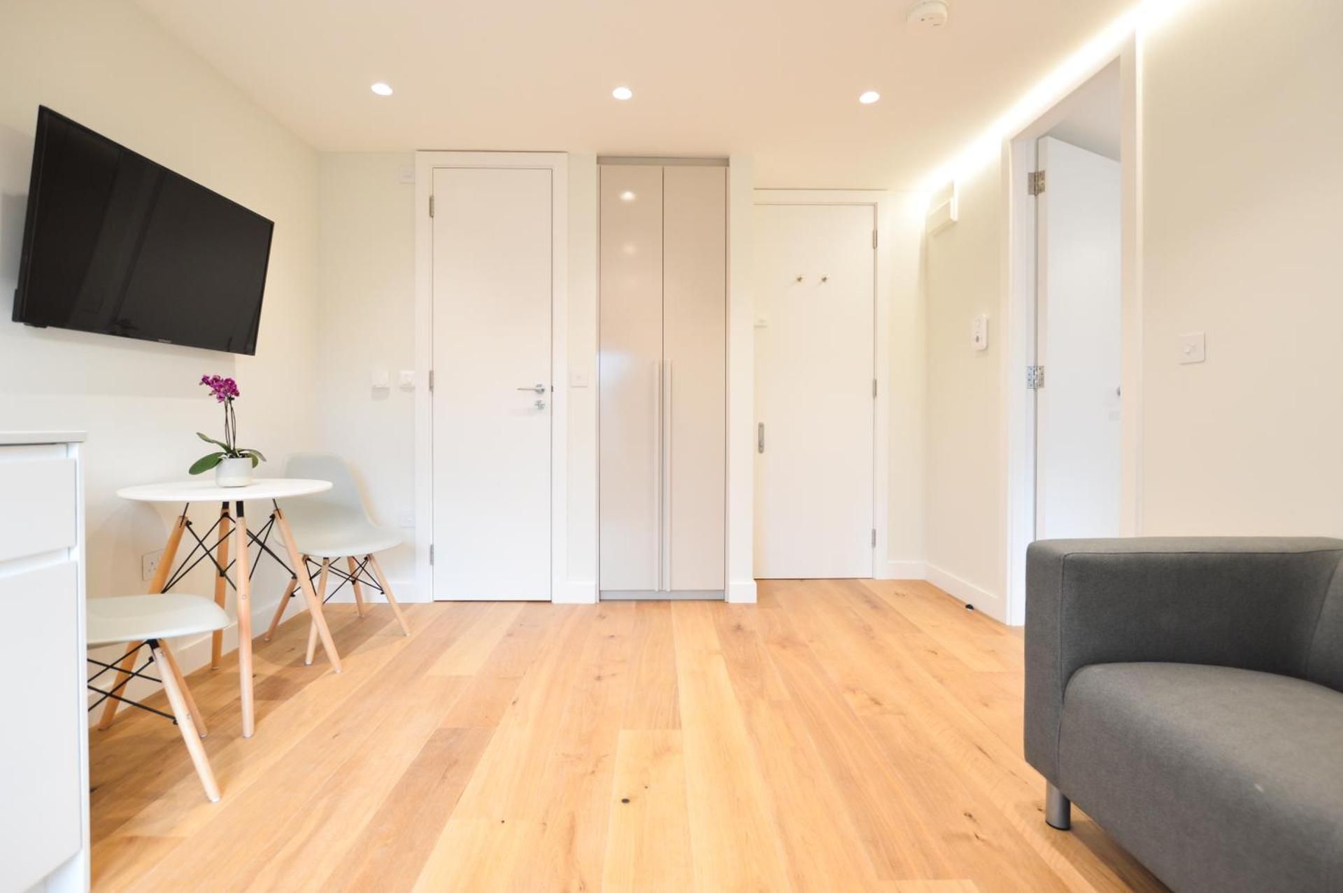 Top Floor One Bedroom Apartments