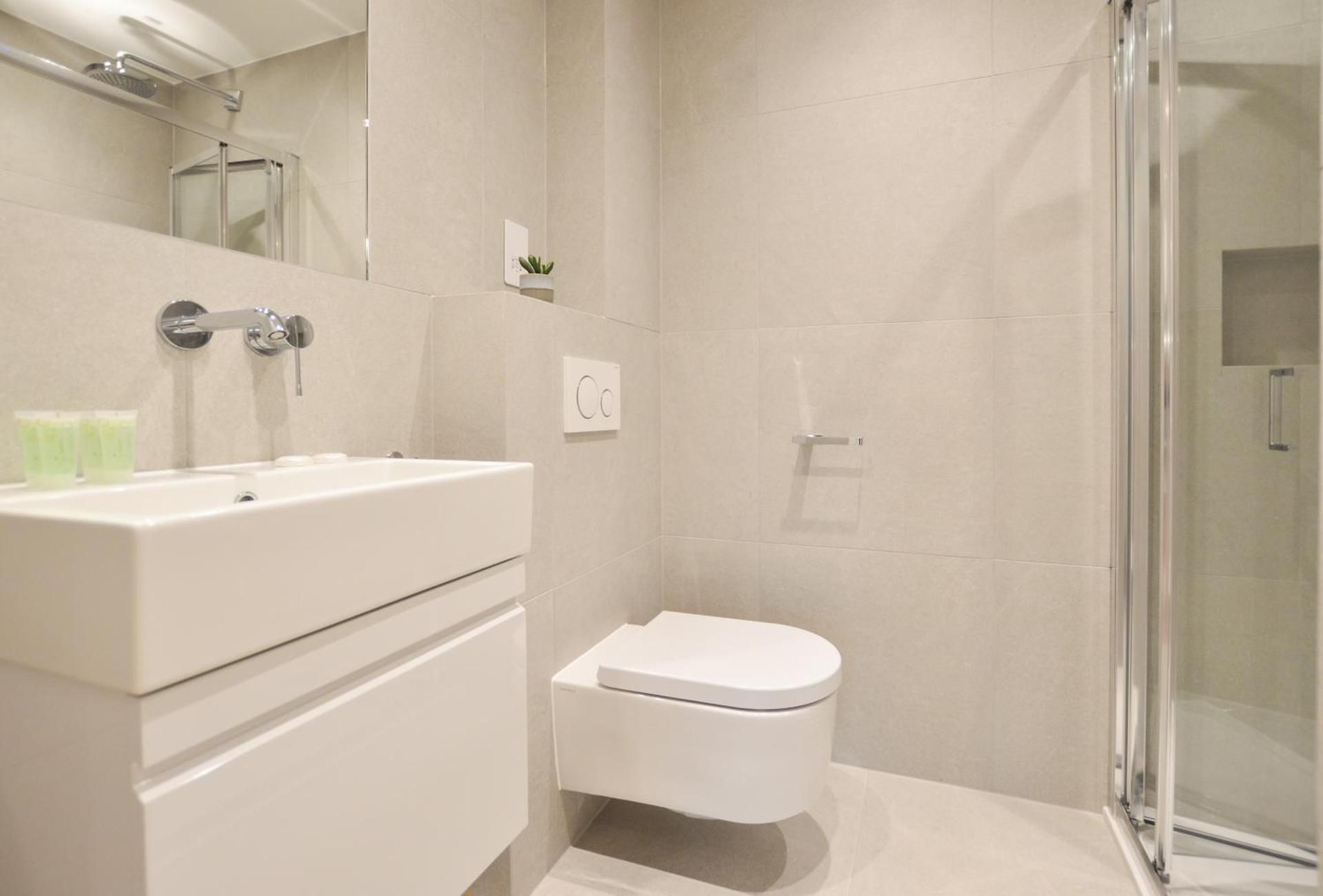 Top Floor One Bedroom Apartments